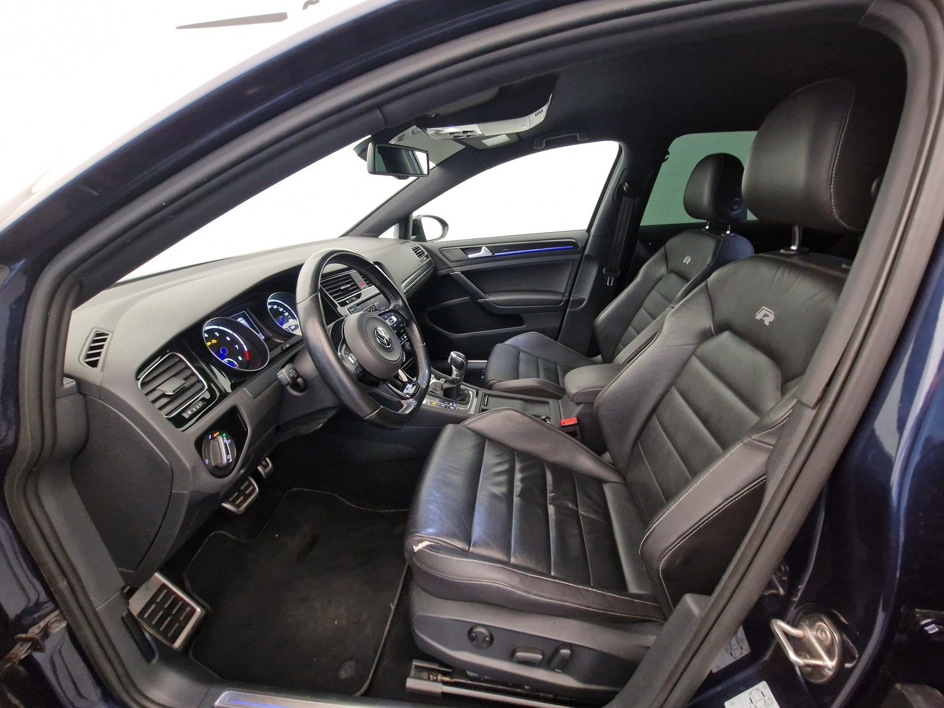 VW Golf 2.0 TSI R 4Motion DSG-image-10