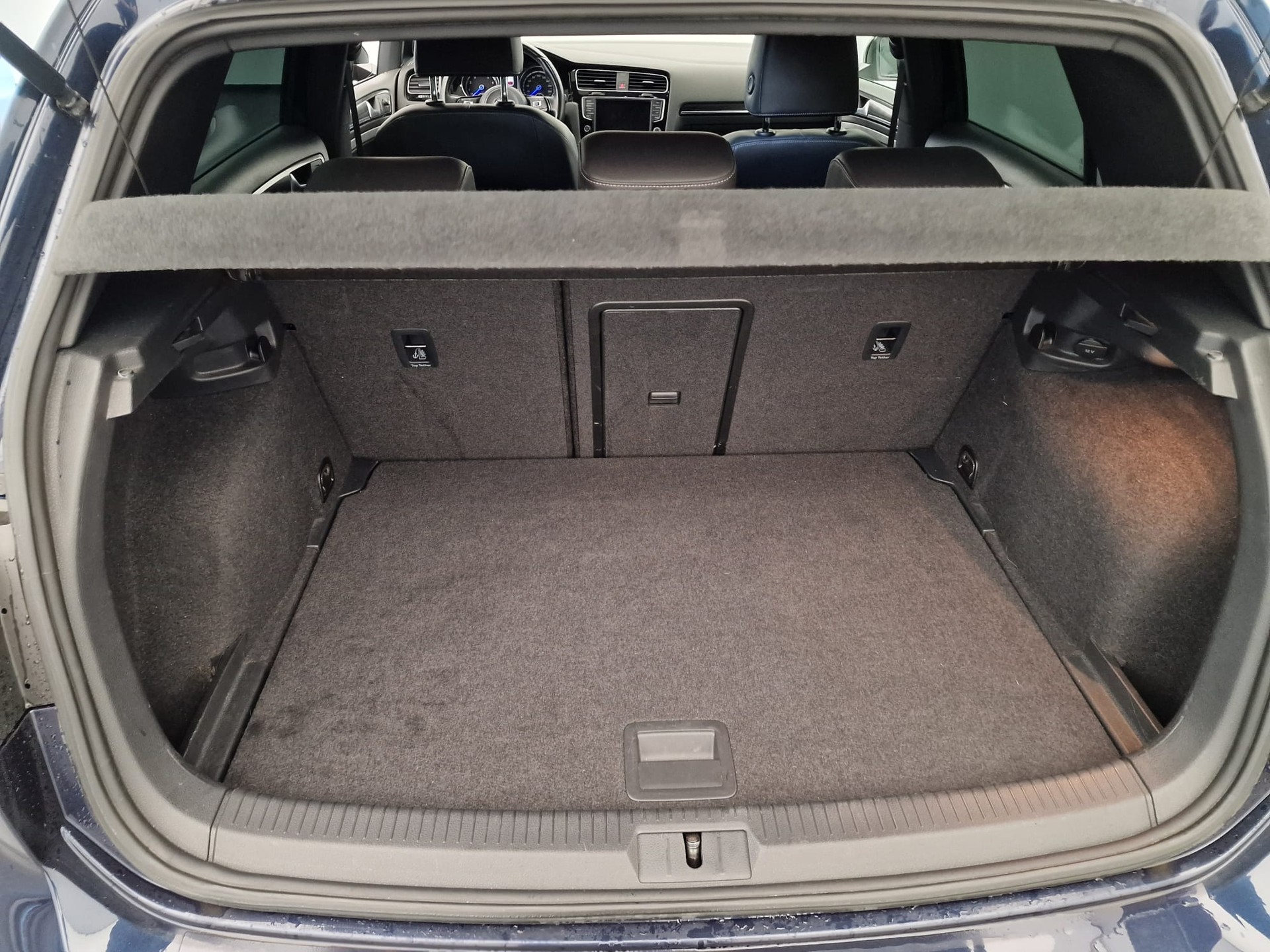 VW Golf 2.0 TSI R 4Motion DSG-image-15