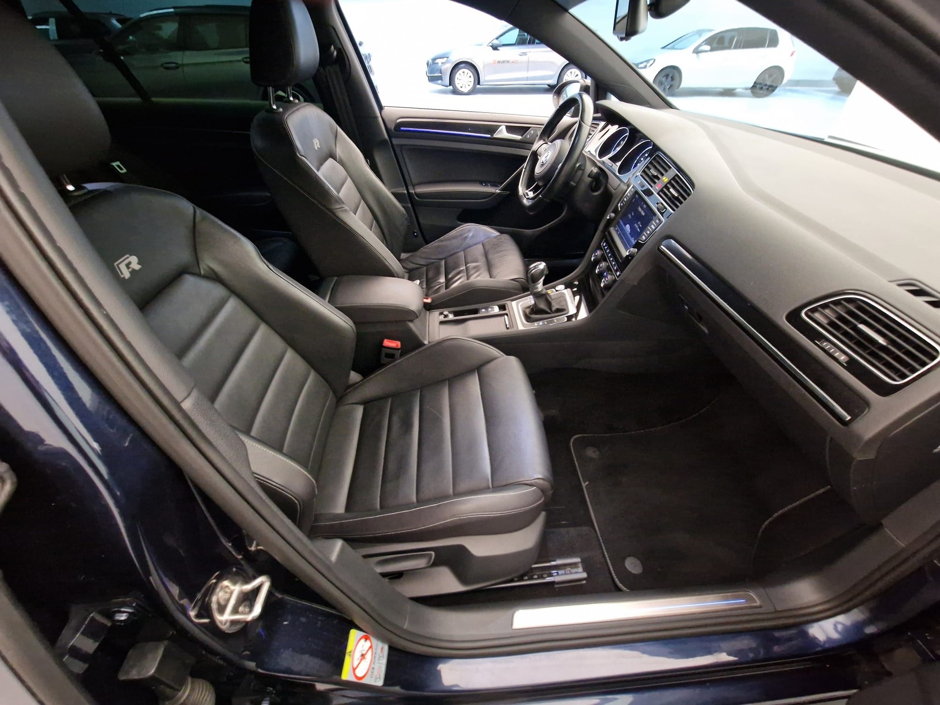 VW Golf 2.0 TSI R 4Motion DSG-image-12