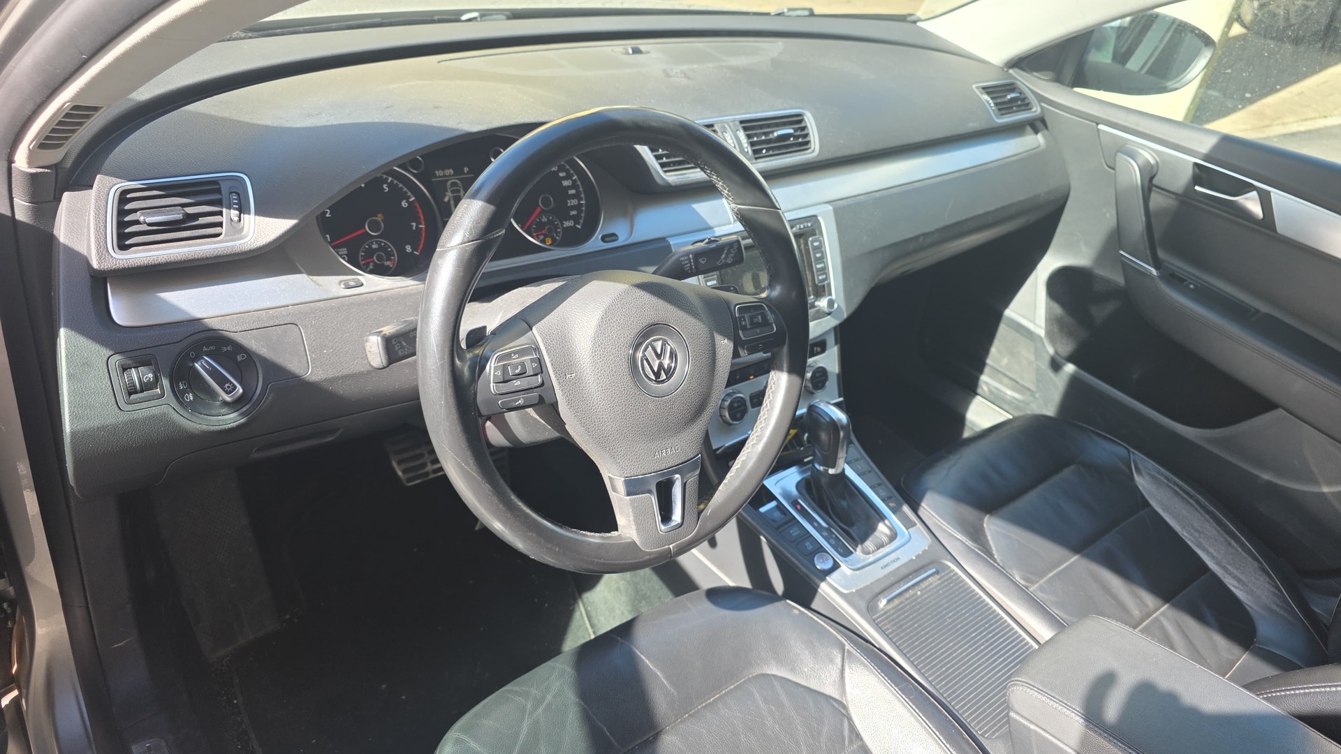 VW Passat Alltrack 2.0 TSI 4Motion DSG-image-13