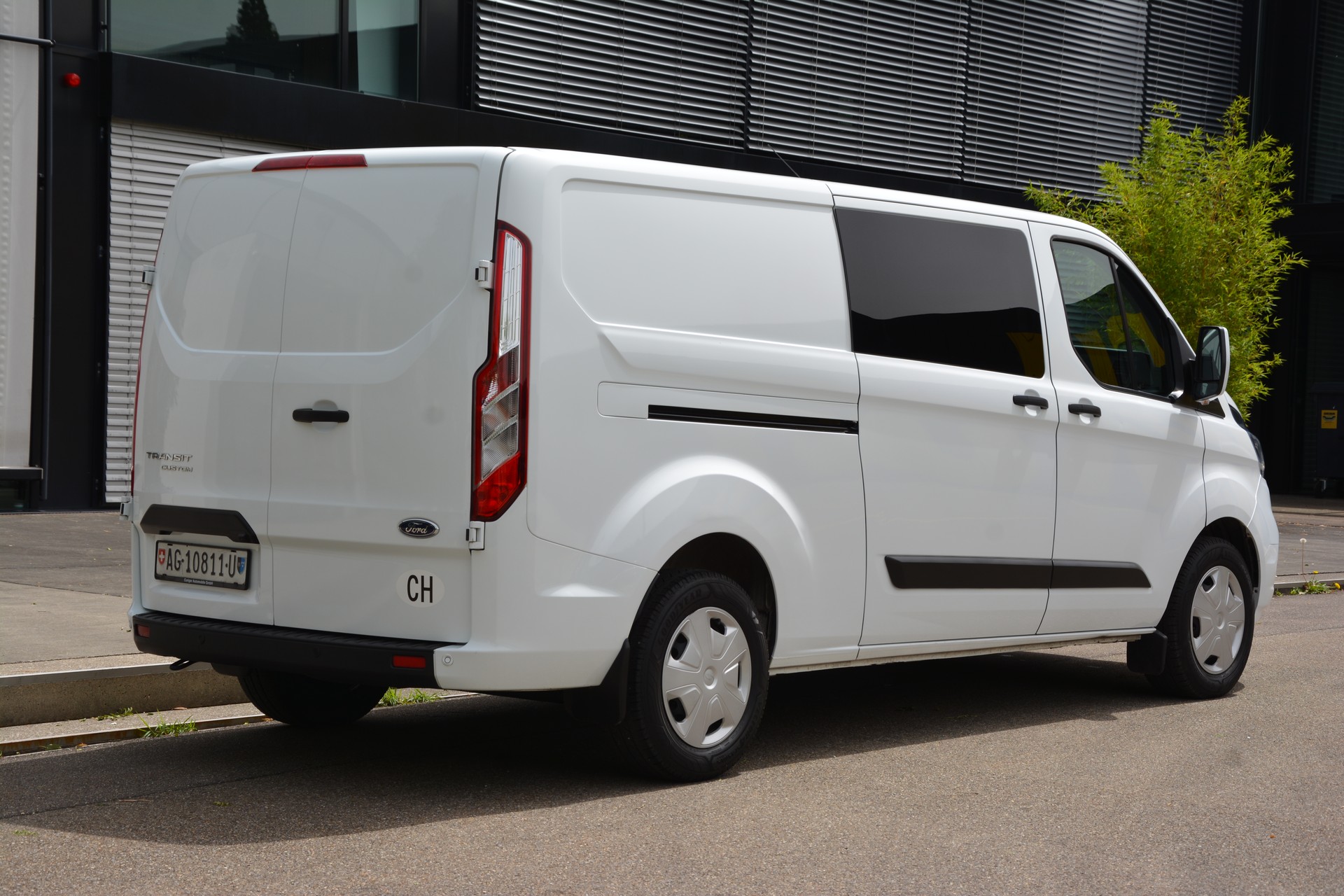 FORD Transit Custom Van 300 L2H1 Trend A-image-2