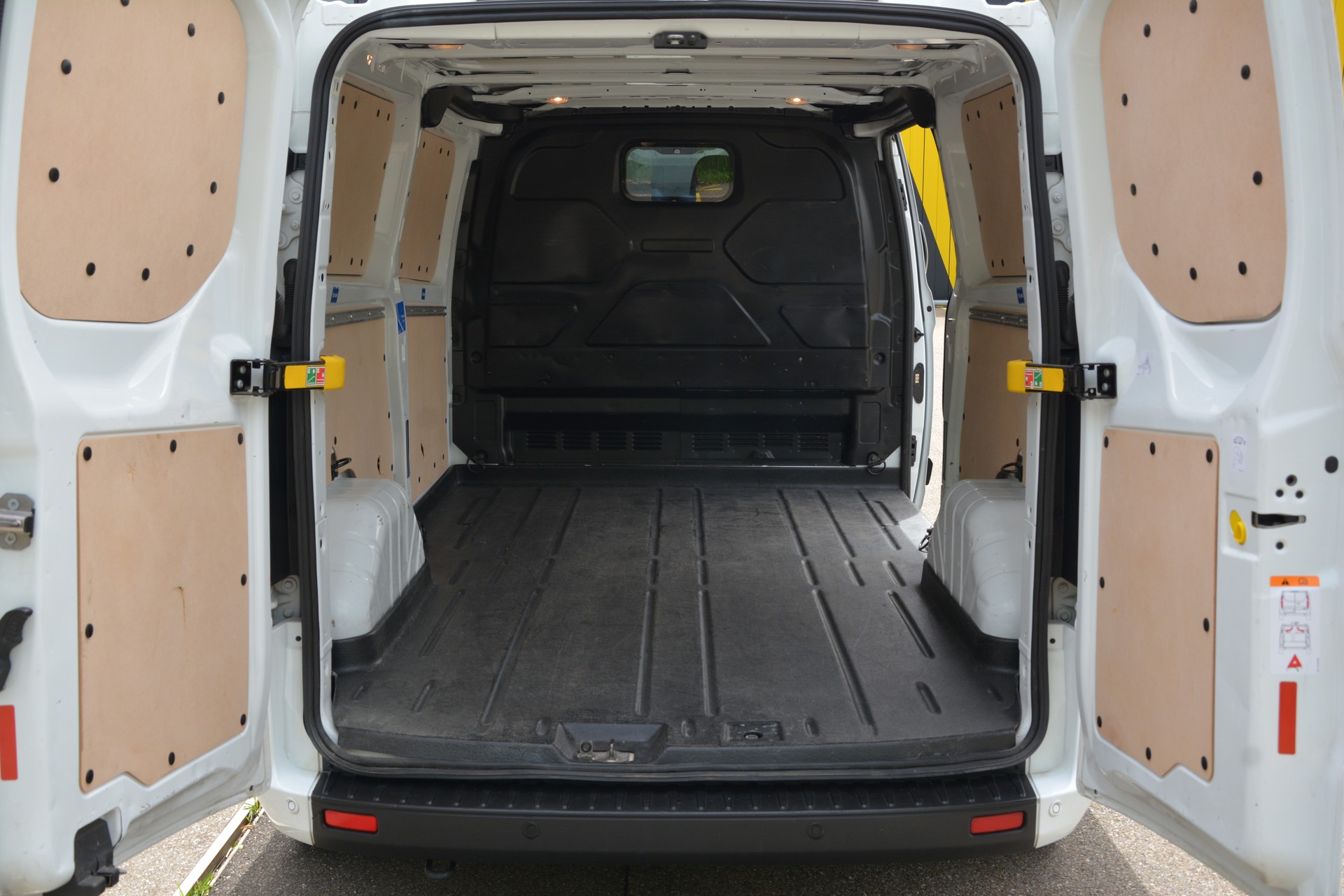 FORD Transit Custom Van 300 L2H1 Trend A-image-15