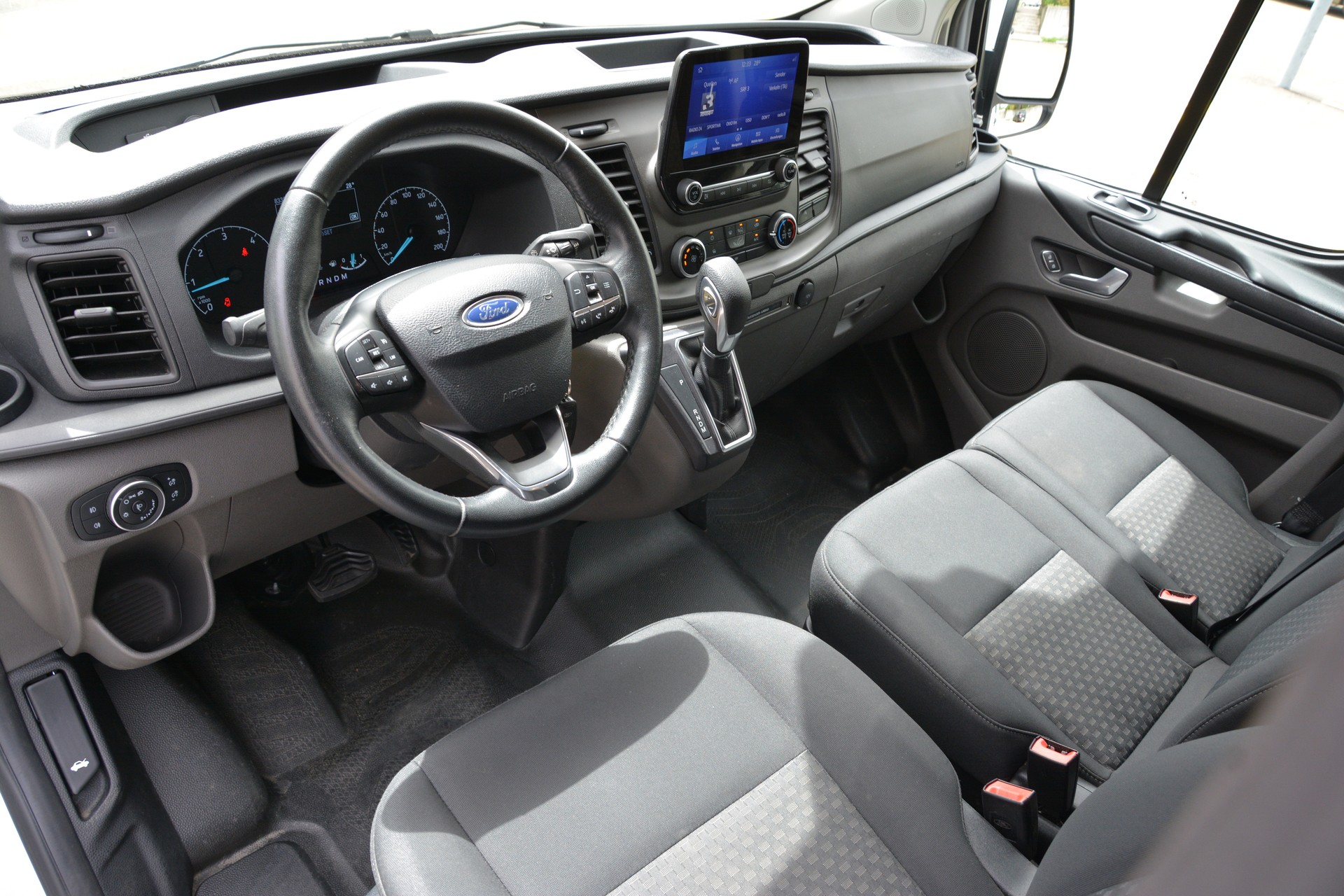 FORD Transit Custom Van 300 L2H1 Trend A-image-9