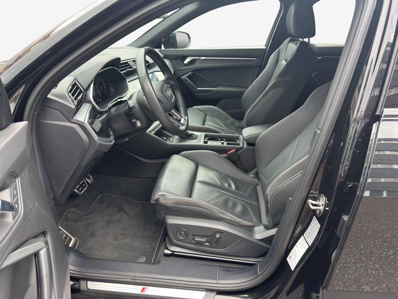 AUDI Q3 Sportback 45 TFSI S line quattro S-tronic-image-7