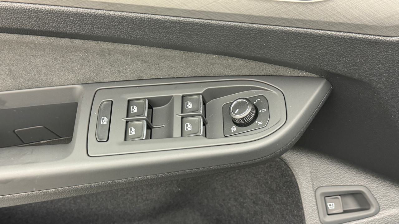 VW Golf VIII 1.5 TSI PHEV Limited-image-8