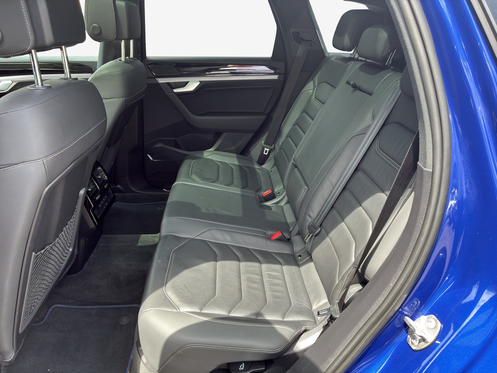 VW Touareg 3.0 TSI eHybrid R Tiptronic-image-11