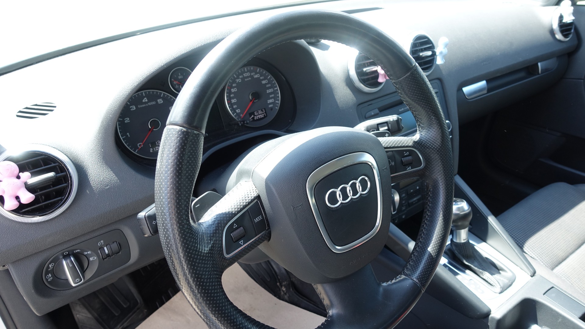 AUDI A3 1,8 TFSI Ambition S-tronic-image-8