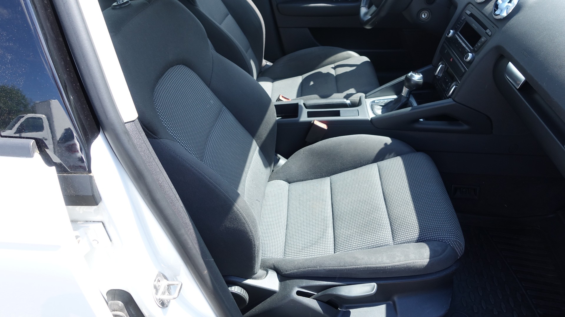 AUDI A3 1,8 TFSI Ambition S-tronic-image-9