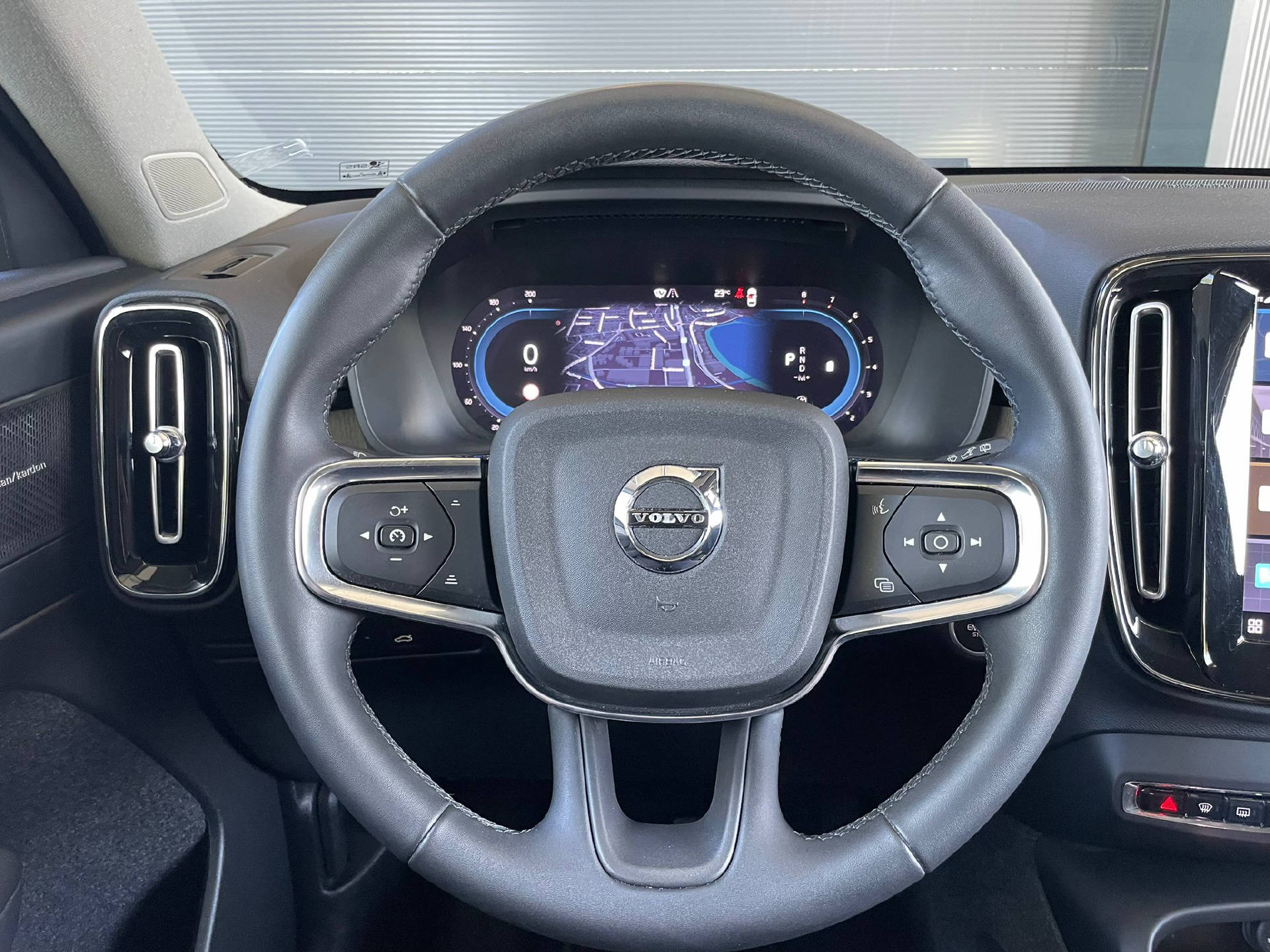 VOLVO XC40 2.0 B4 MH Ultimate Dark AWD-image-8