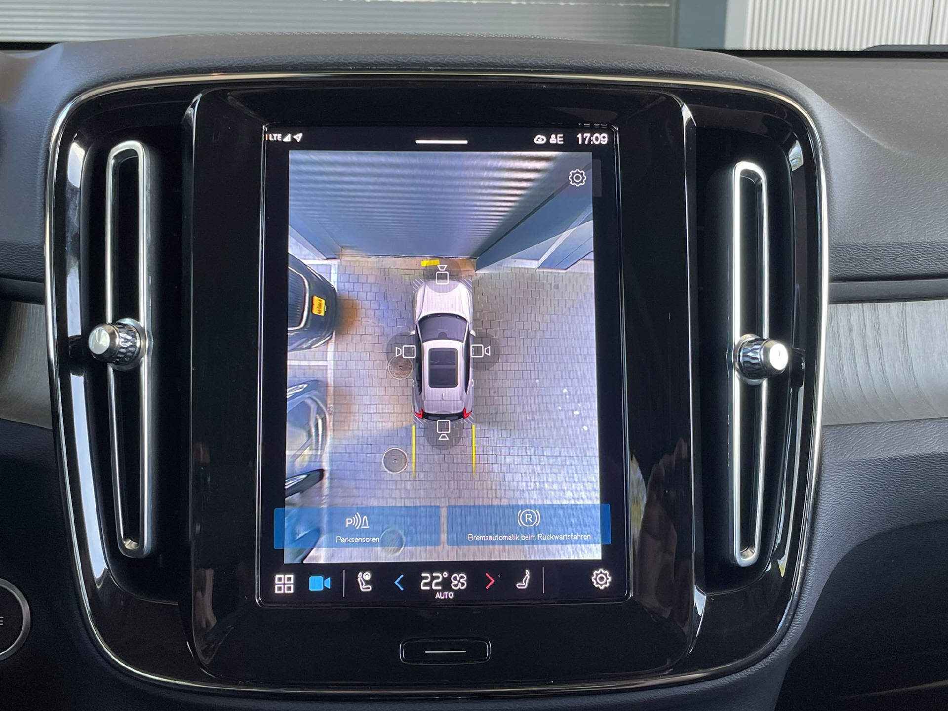VOLVO XC40 2.0 B4 MH Ultimate Dark AWD-image-10