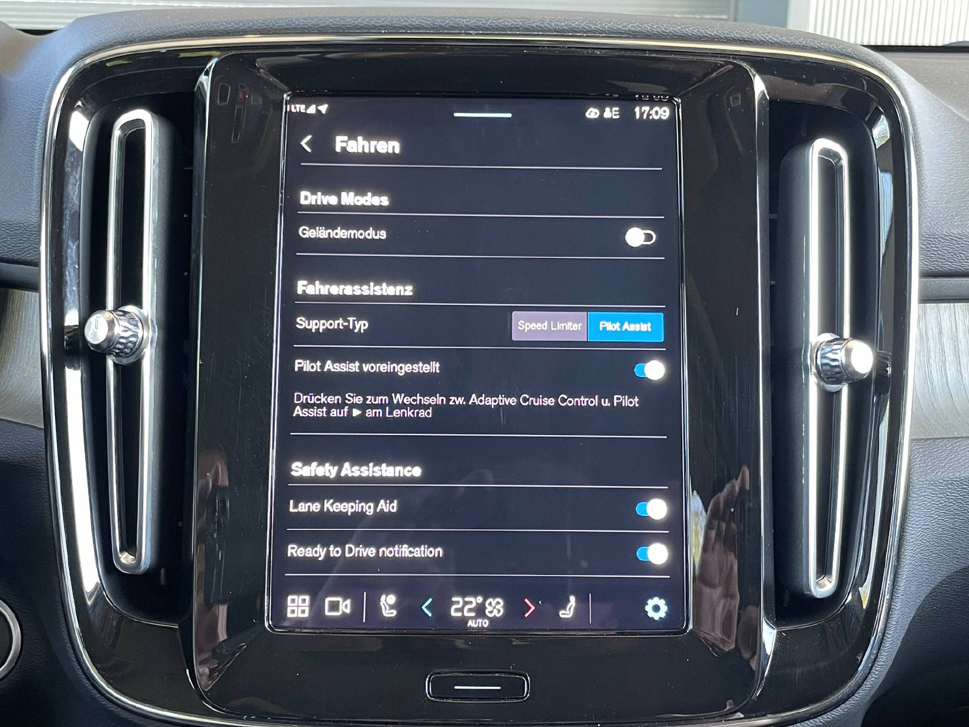 VOLVO XC40 2.0 B4 MH Ultimate Dark AWD-image-11