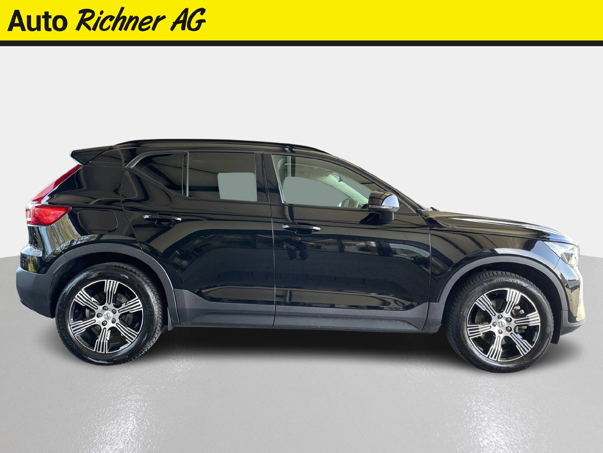 VOLVO XC40 2.0 B4 MH Ultimate Dark AWD-image-2
