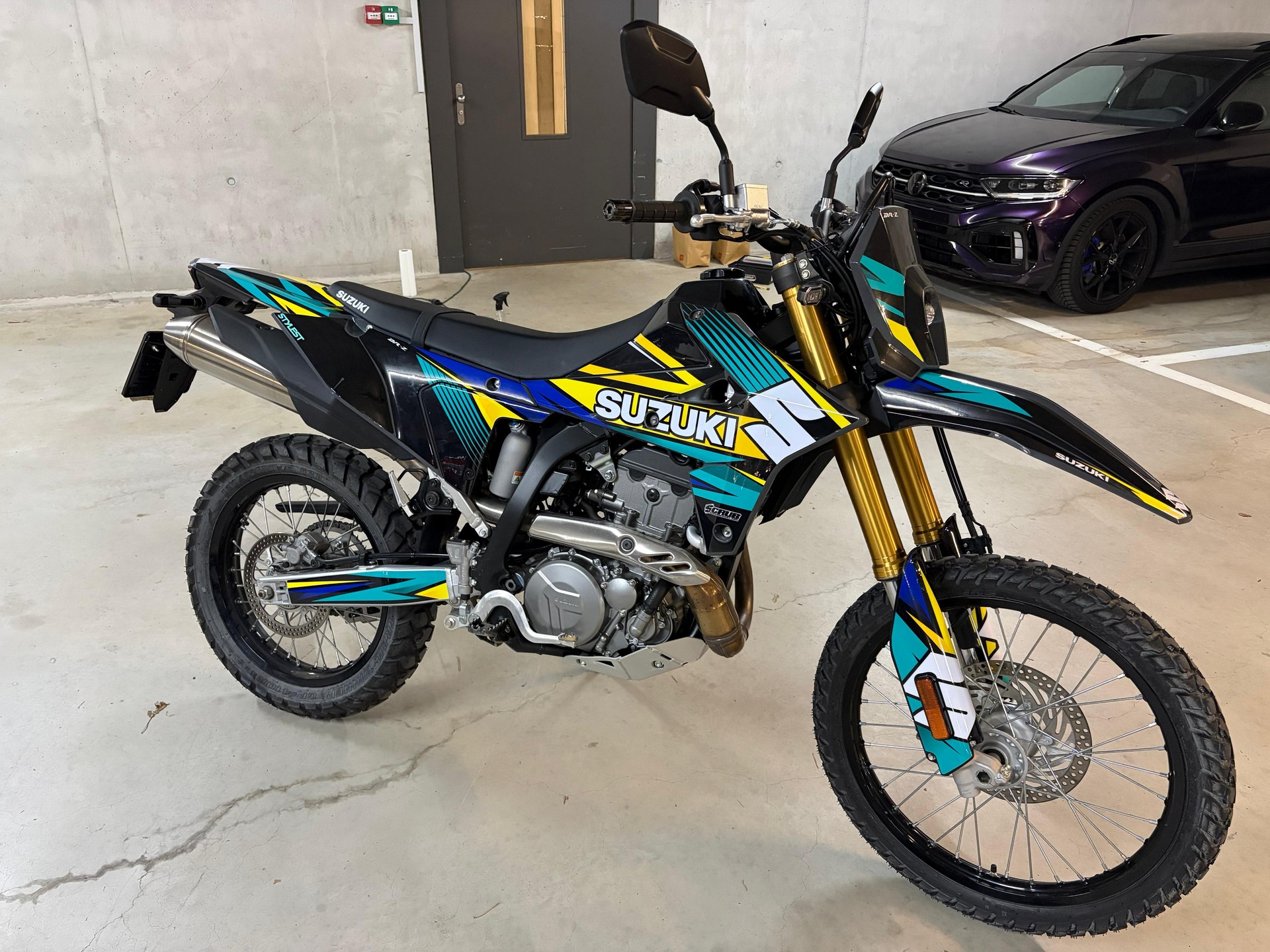 SUZUKI
