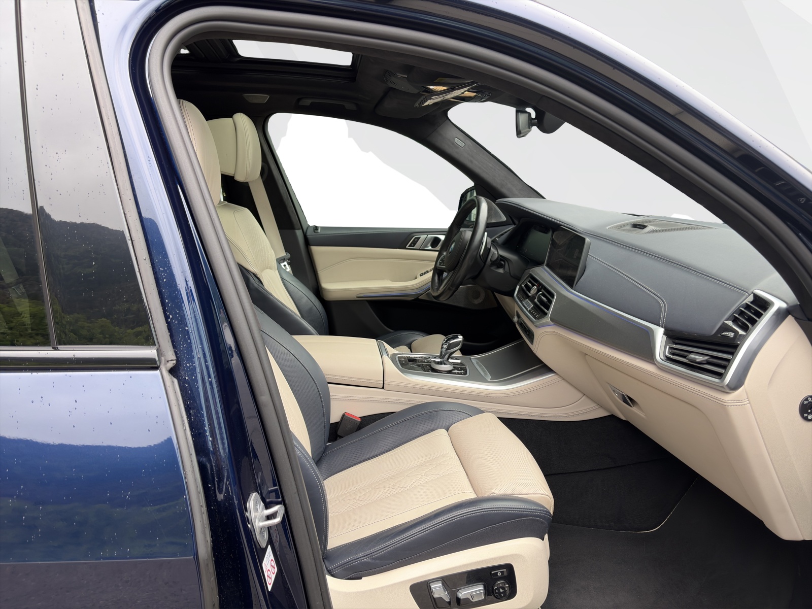 BMW X5 M50i xDrive-image-15