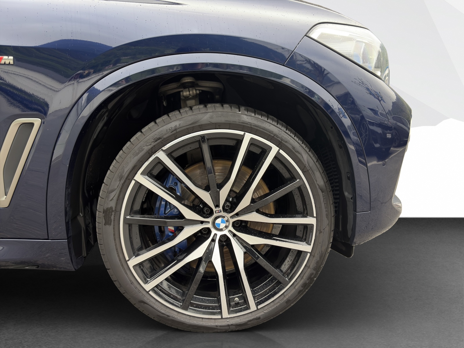 BMW X5 M50i xDrive-image-24
