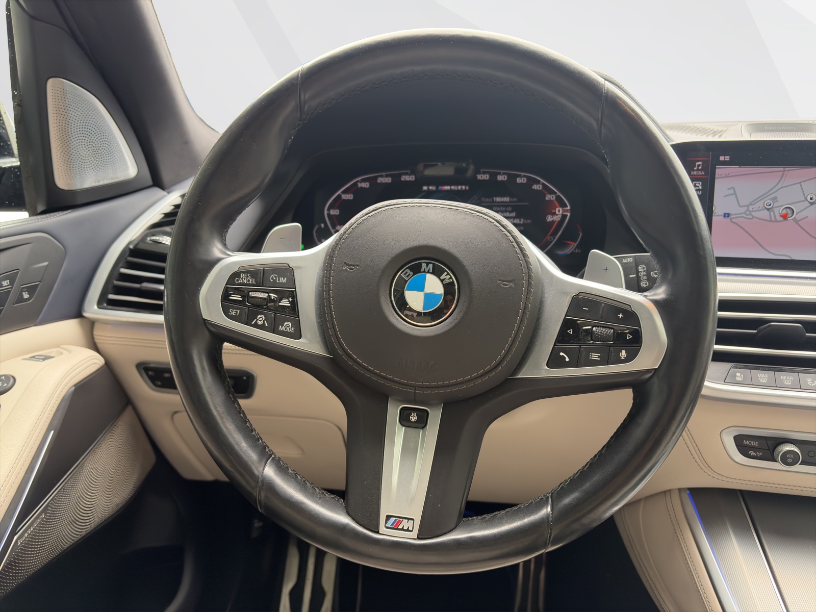 BMW X5 M50i xDrive-image-11