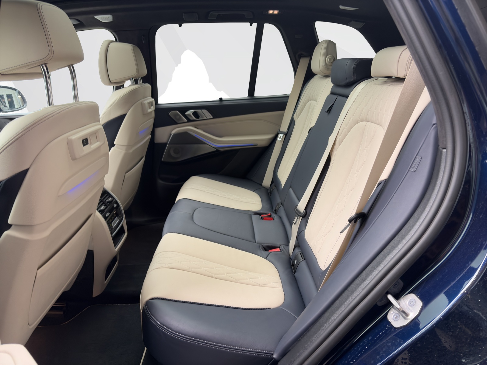 BMW X5 M50i xDrive-image-18