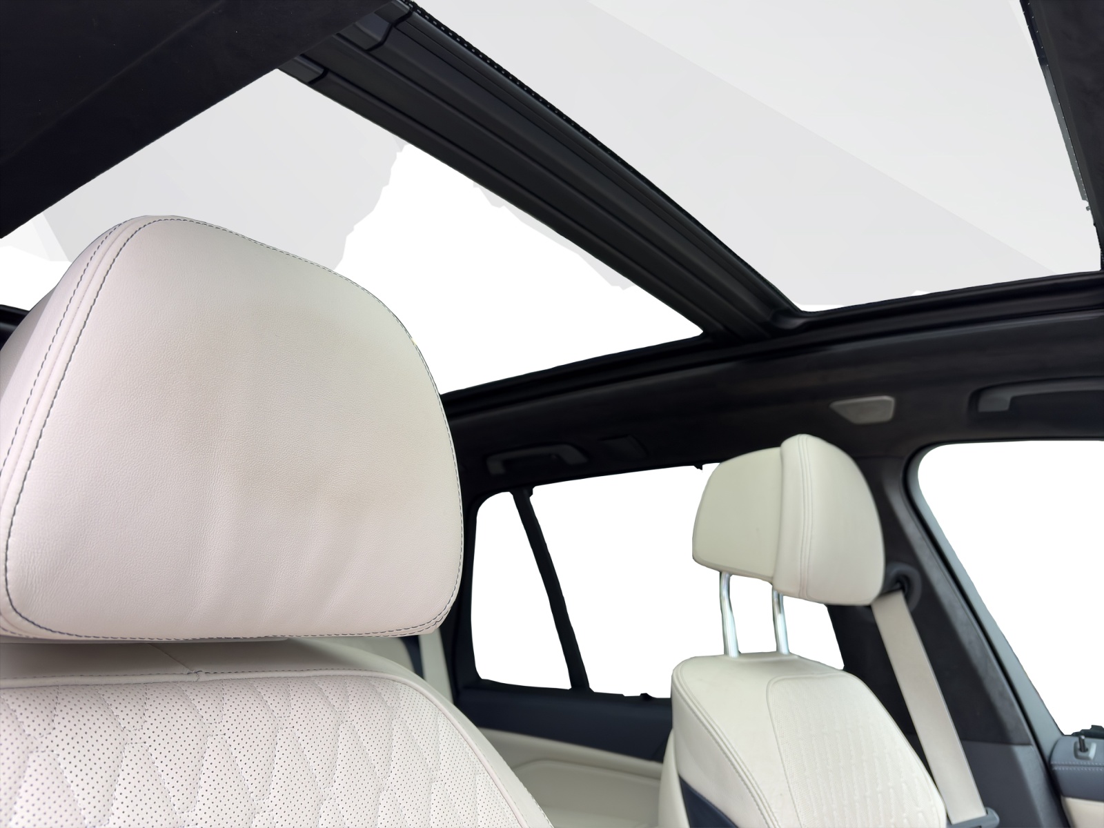 BMW X5 M50i xDrive-image-17