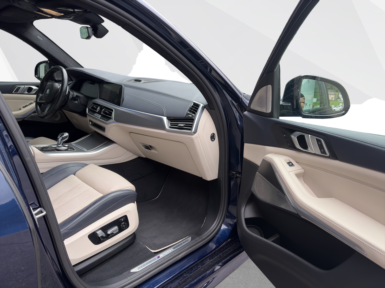 BMW X5 M50i xDrive-image-16