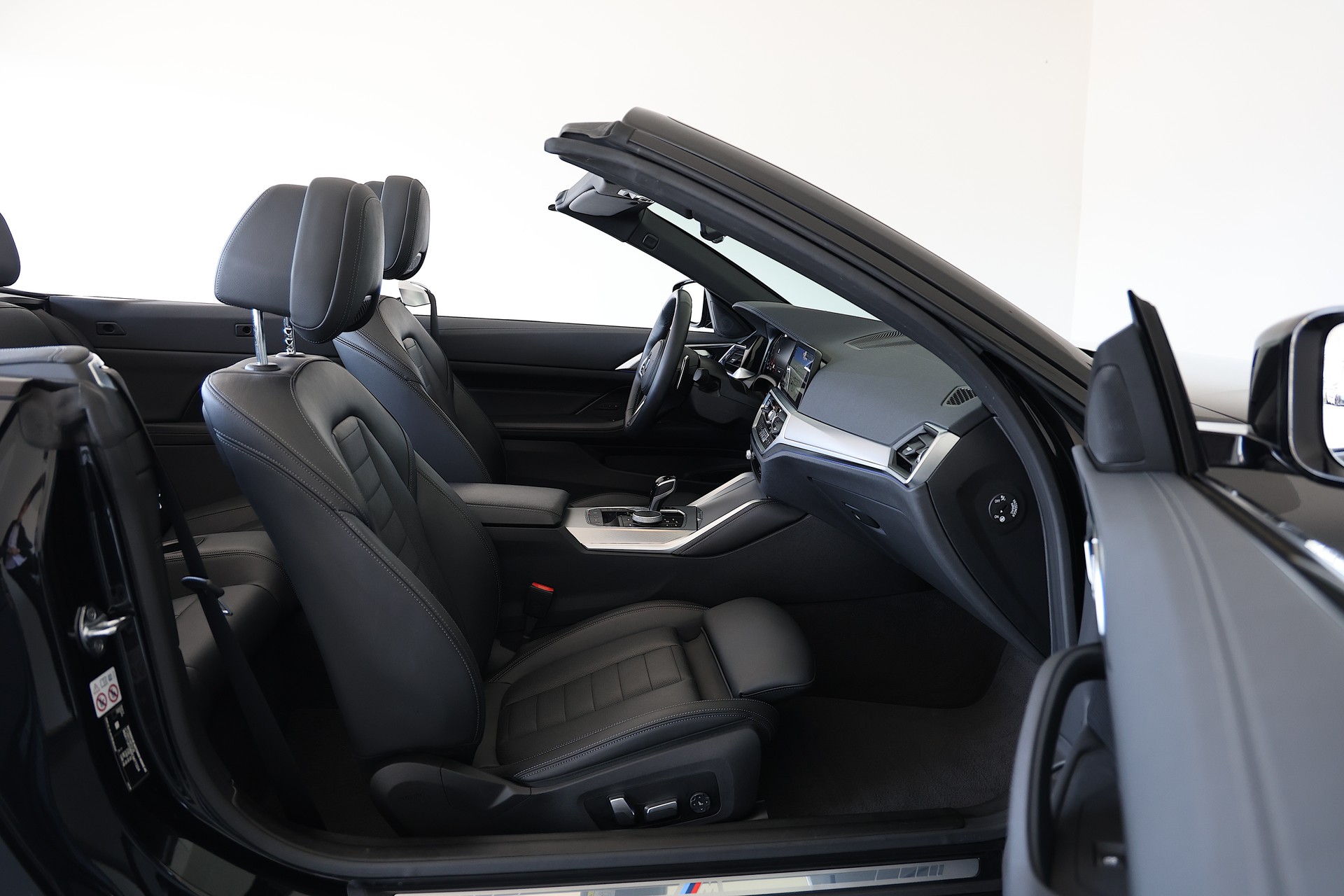 BMW 420i Cabriolet M Sport Steptronic-image-12
