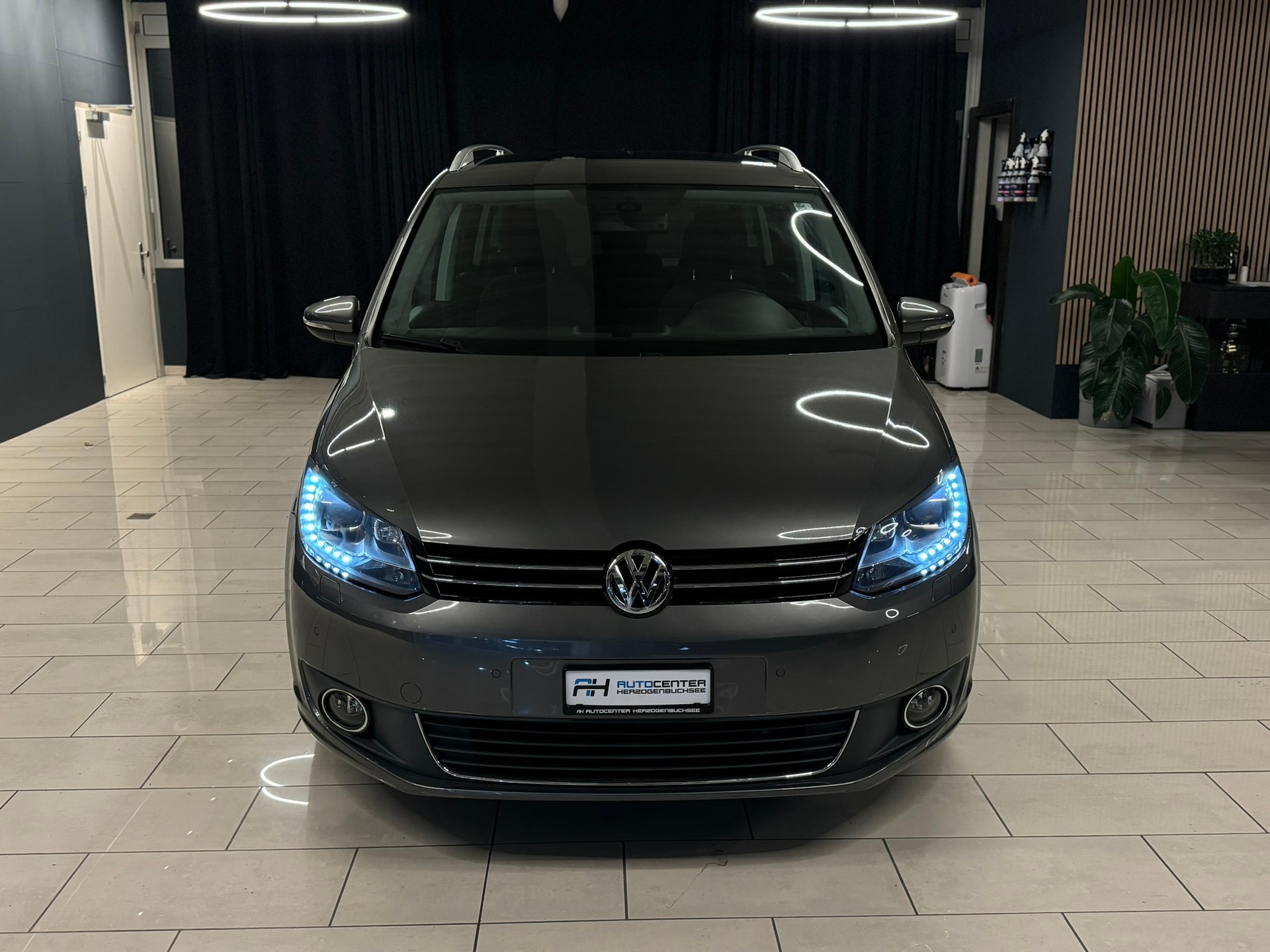 VW Touran 1.4 TSI Highline DSG-showroom-element-1