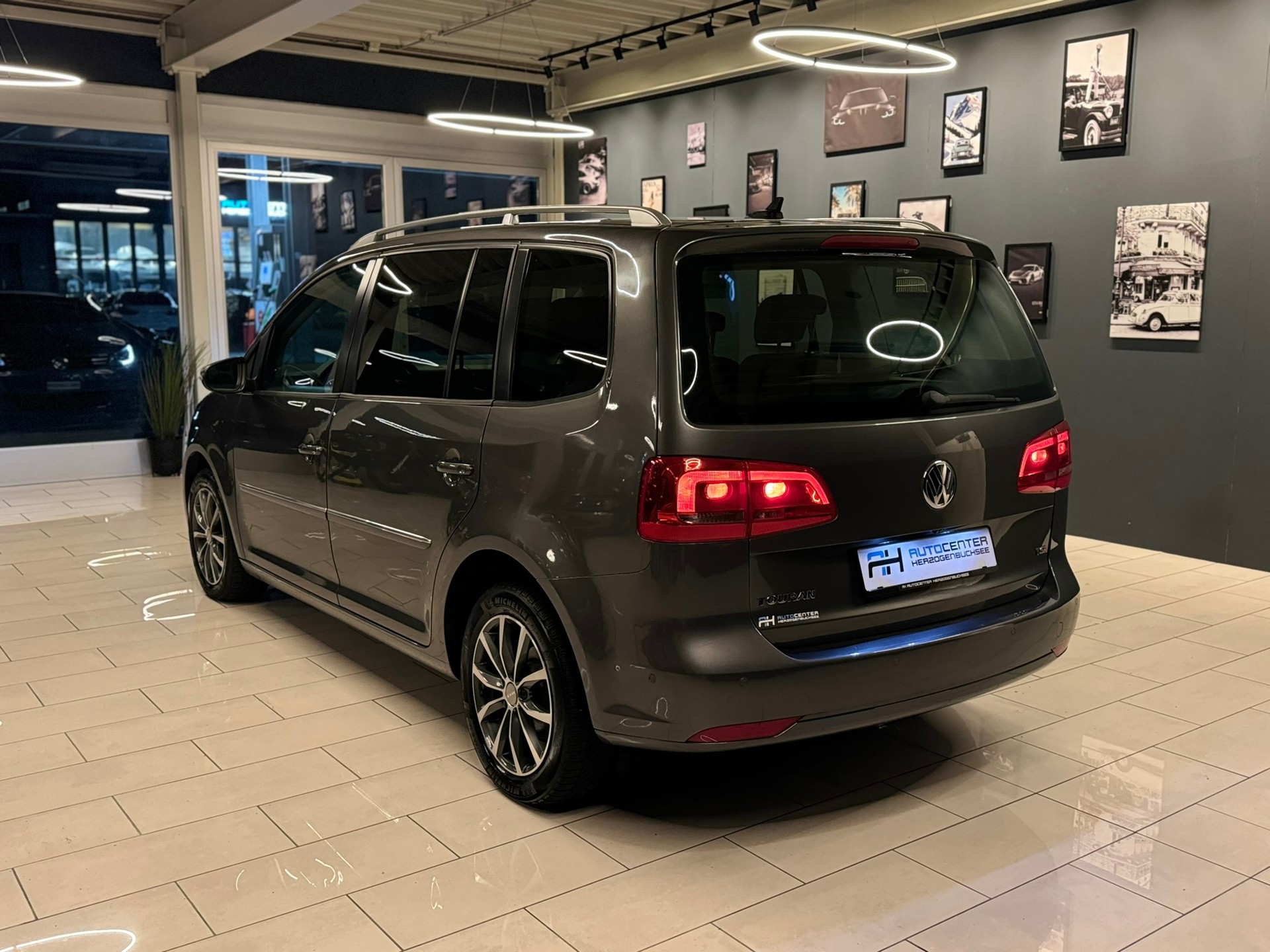 VW Touran 1.4 TSI Highline DSG-image-4