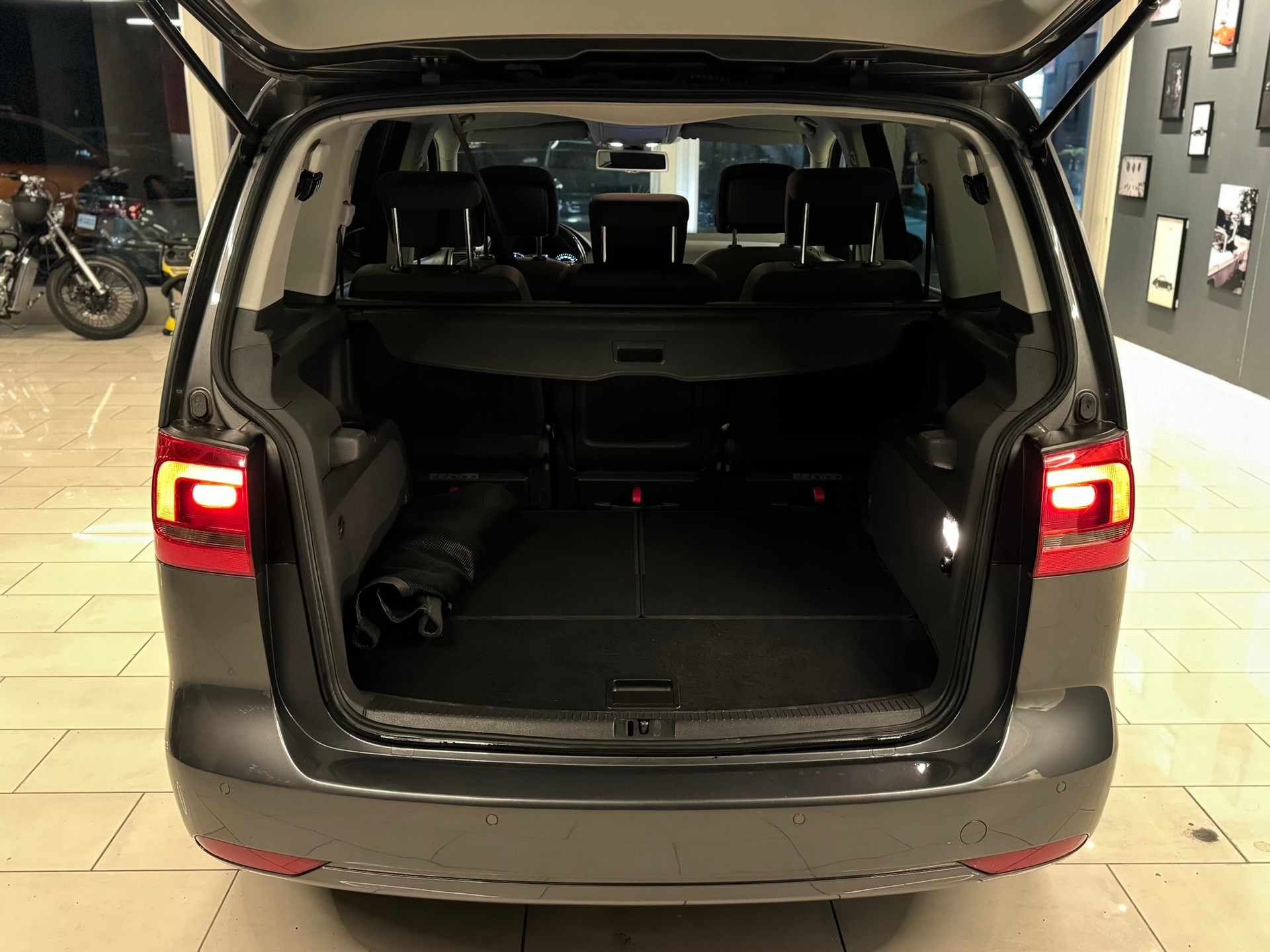 VW Touran 1.4 TSI Highline DSG-image-7