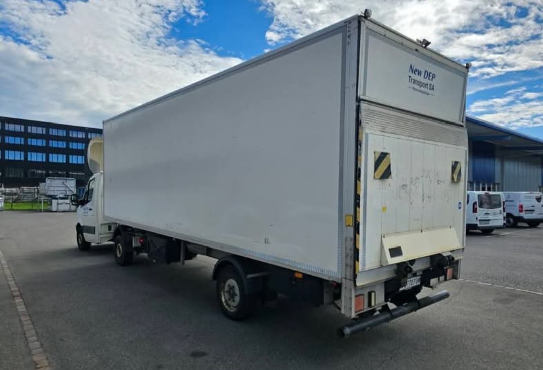 VW Crafter 35 2.0 TDI 163 PS Sattelschlepper-image-3