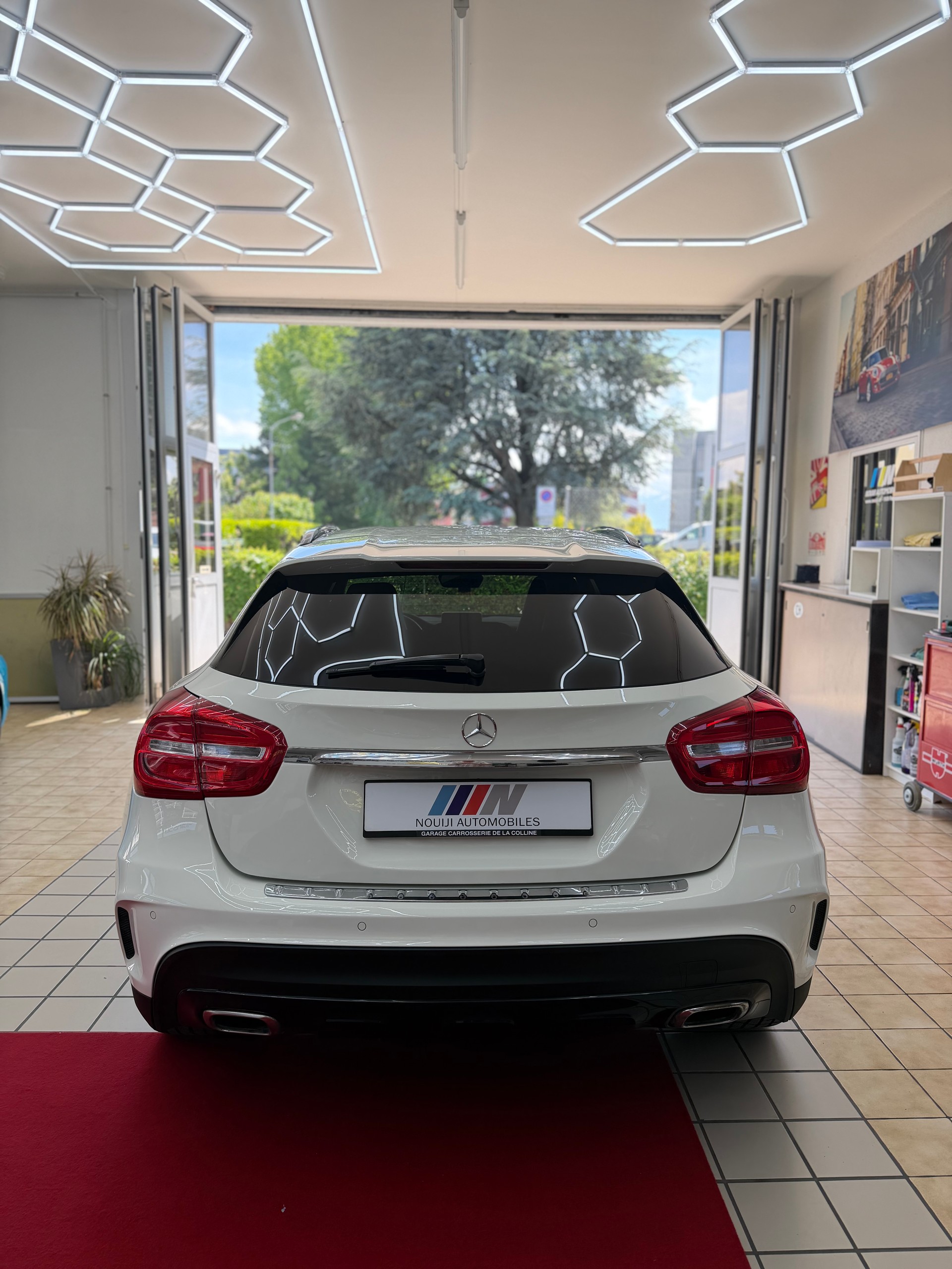 MERCEDES-BENZ GLA 250 AMG Line 4Matic 7G-DCT-image-4