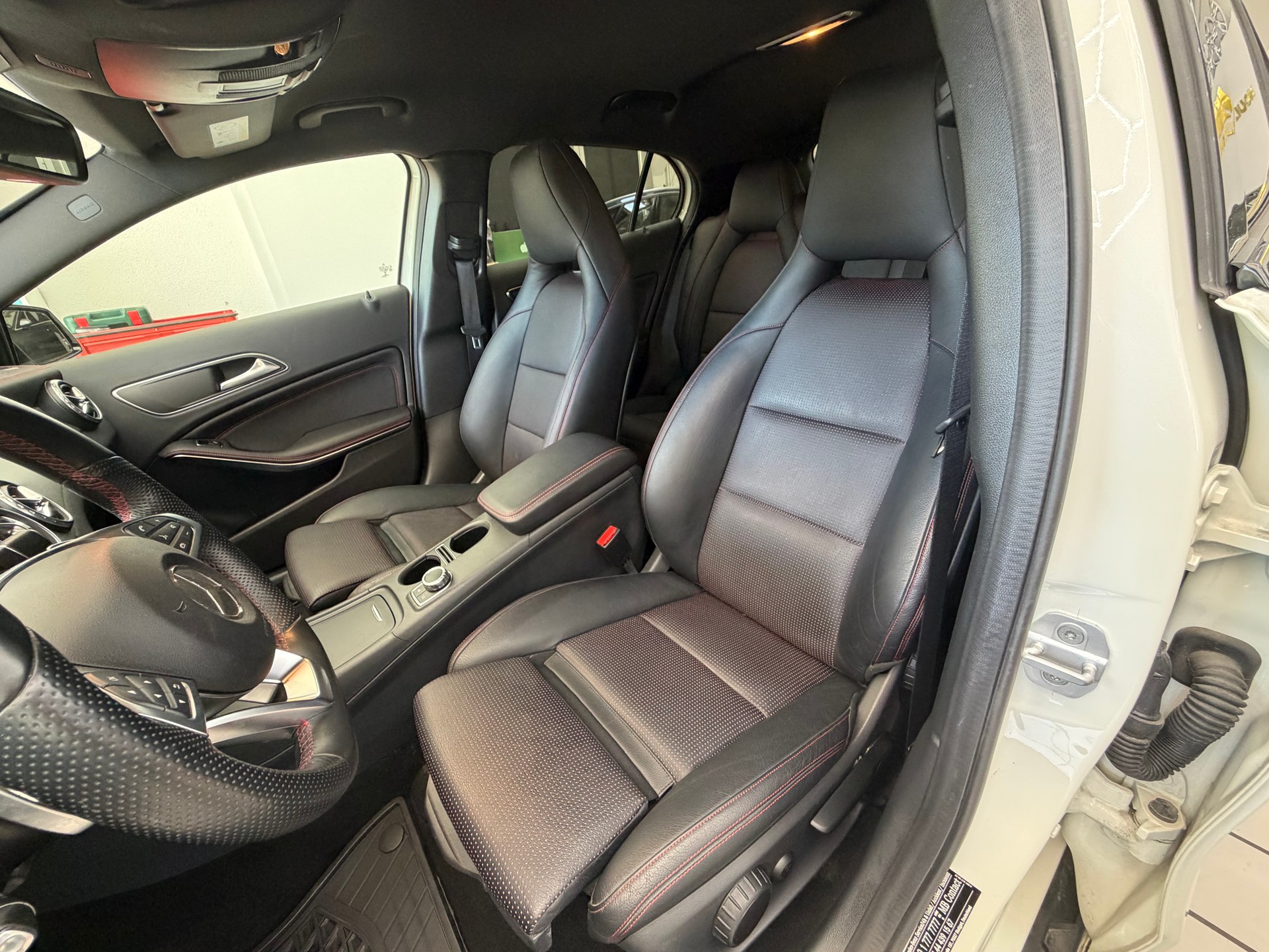 MERCEDES-BENZ GLA 250 AMG Line 4Matic 7G-DCT-image-9