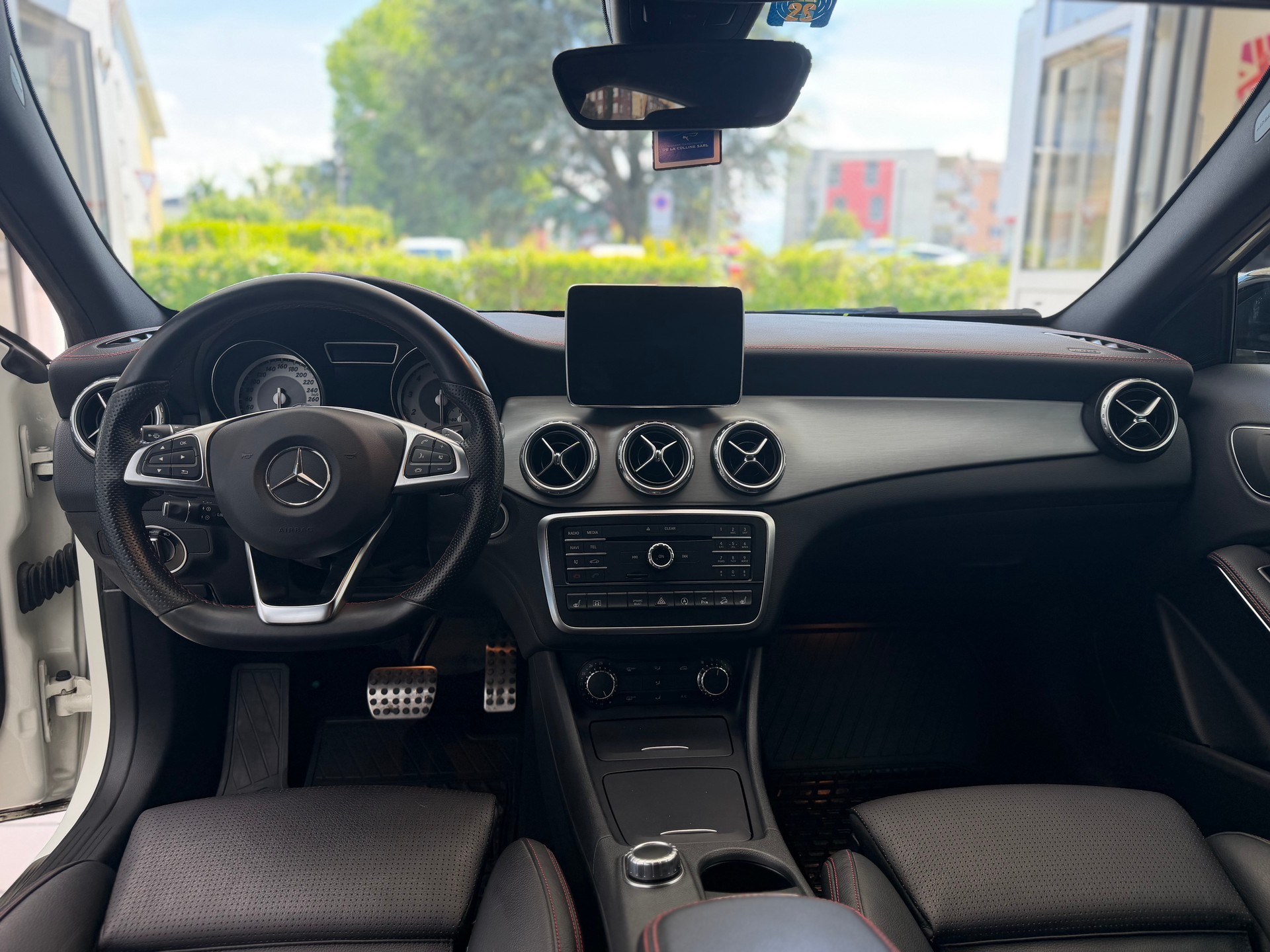 MERCEDES-BENZ GLA 250 AMG Line 4Matic 7G-DCT-image-13