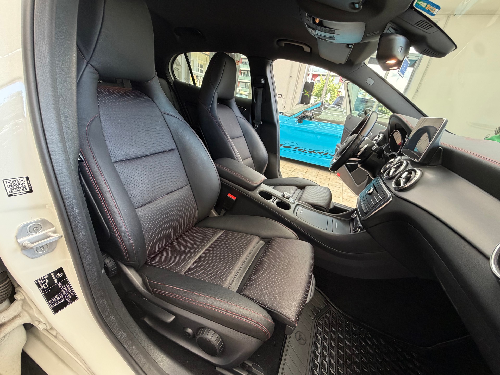 MERCEDES-BENZ GLA 250 AMG Line 4Matic 7G-DCT-image-15
