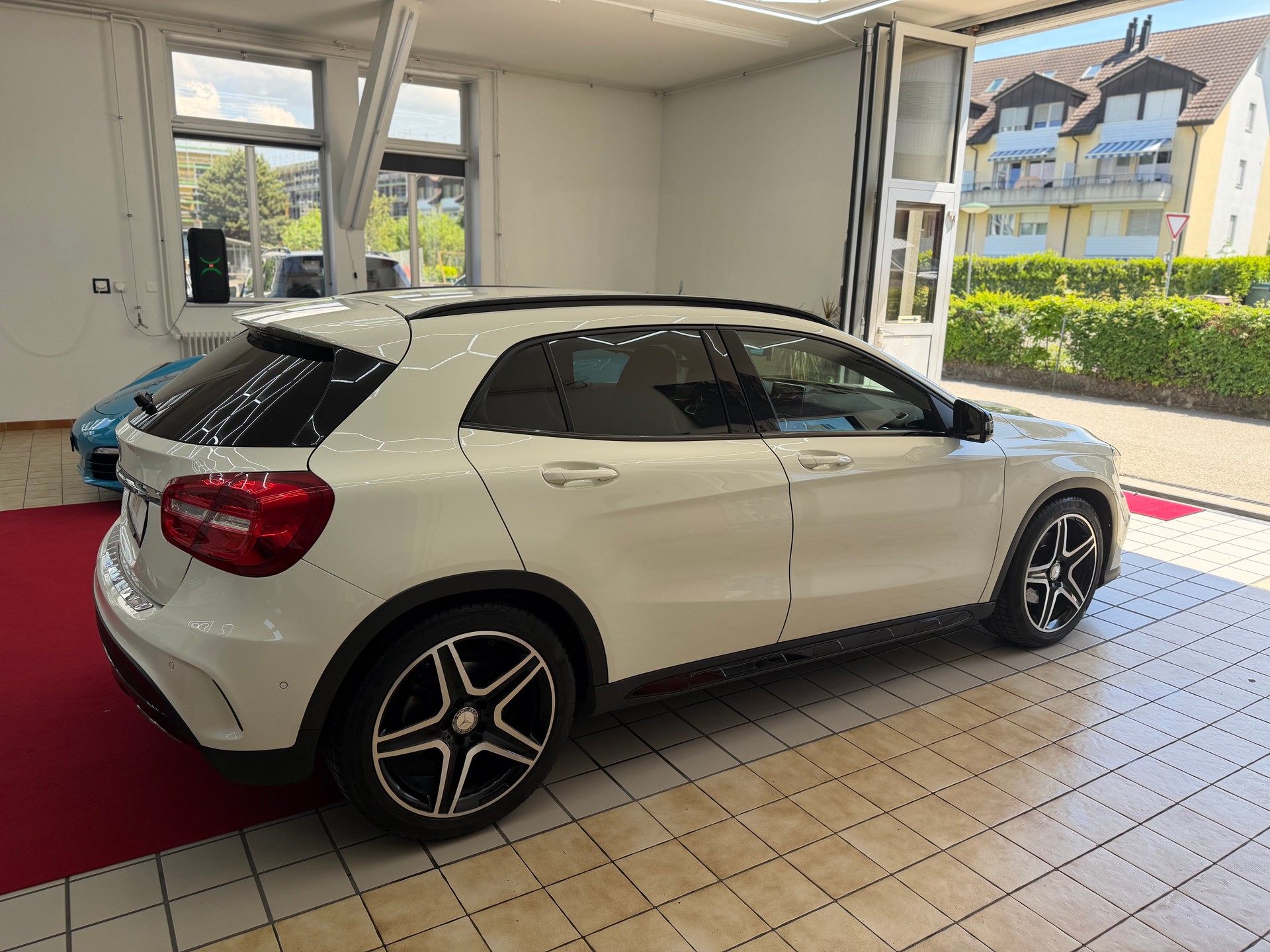 MERCEDES-BENZ GLA 250 AMG Line 4Matic 7G-DCT-image-6