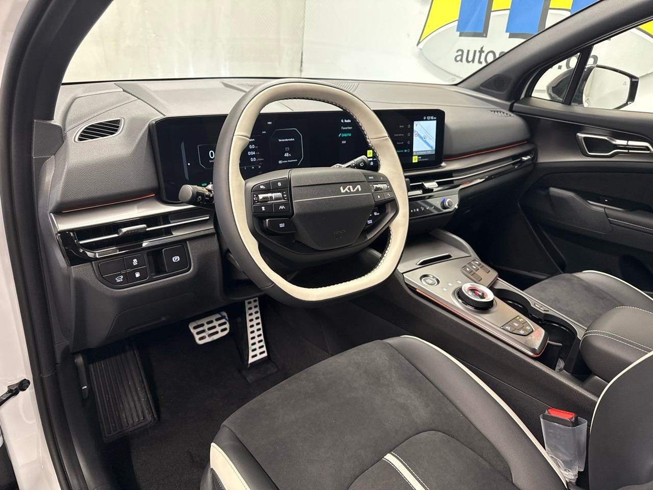 KIA Sportage 1.6T-GDi PHEV GT-Line-image-2