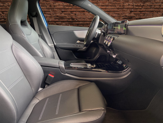 MERCEDES-BENZ A 180-image-11