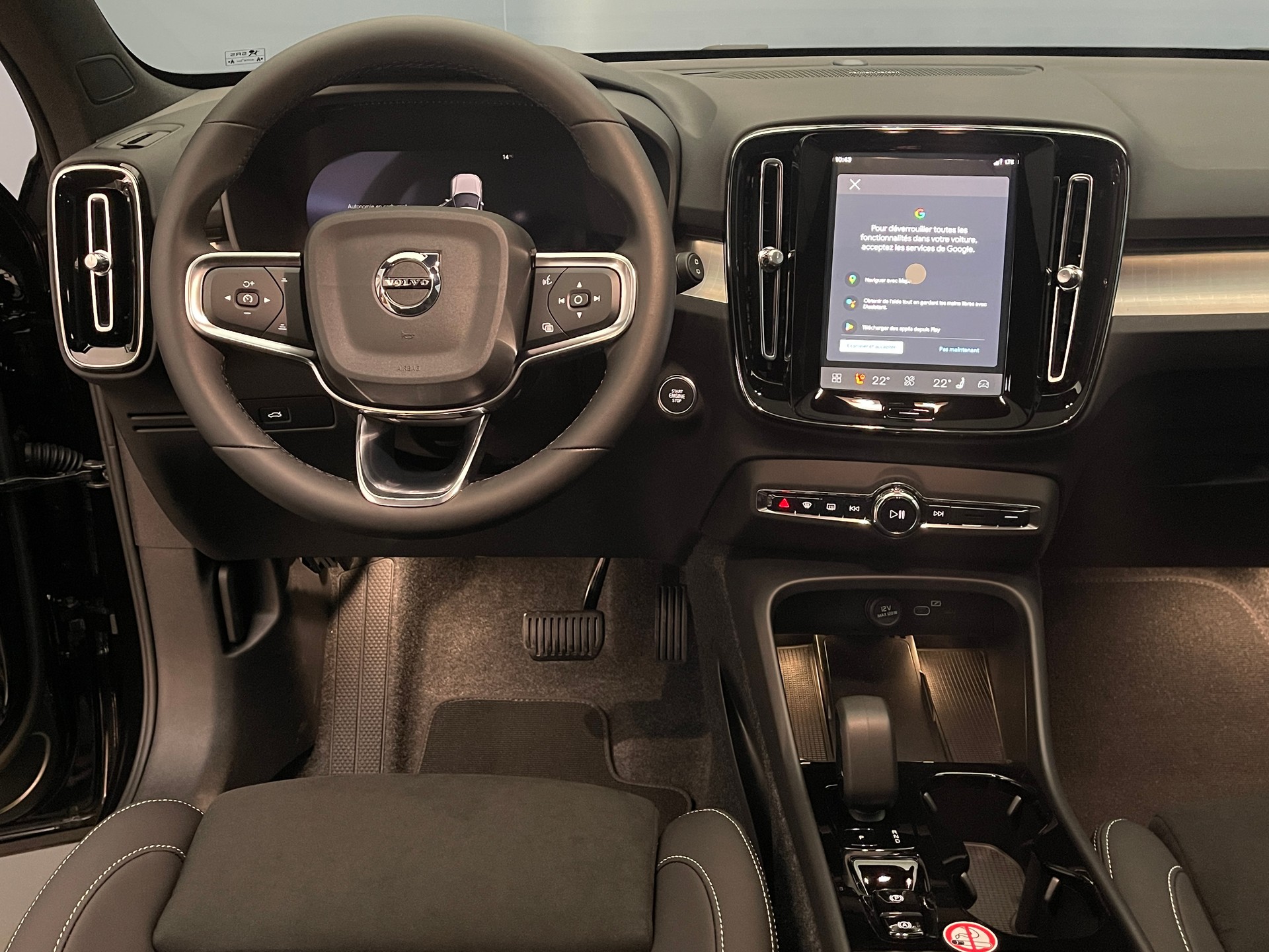 VOLVO XC40 2.0 B4 MH Black Edition-image-10