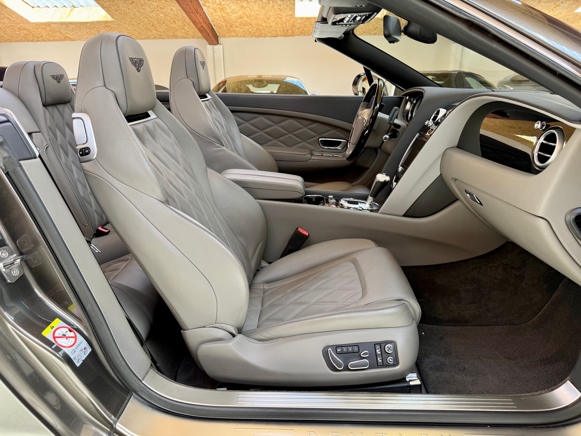 BENTLEY Continental GTC 4.0 V8-image-13