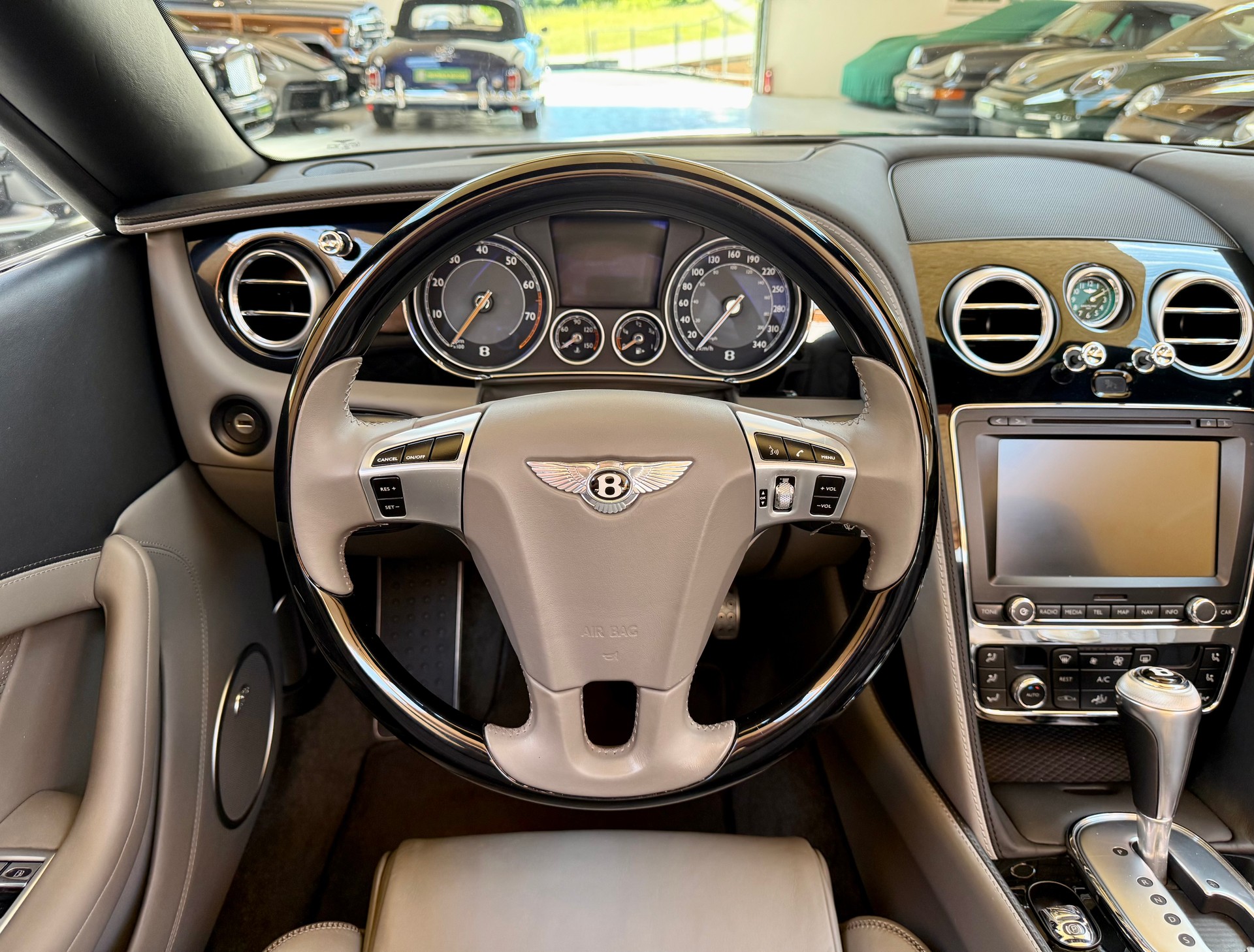 BENTLEY Continental GTC 4.0 V8-image-8