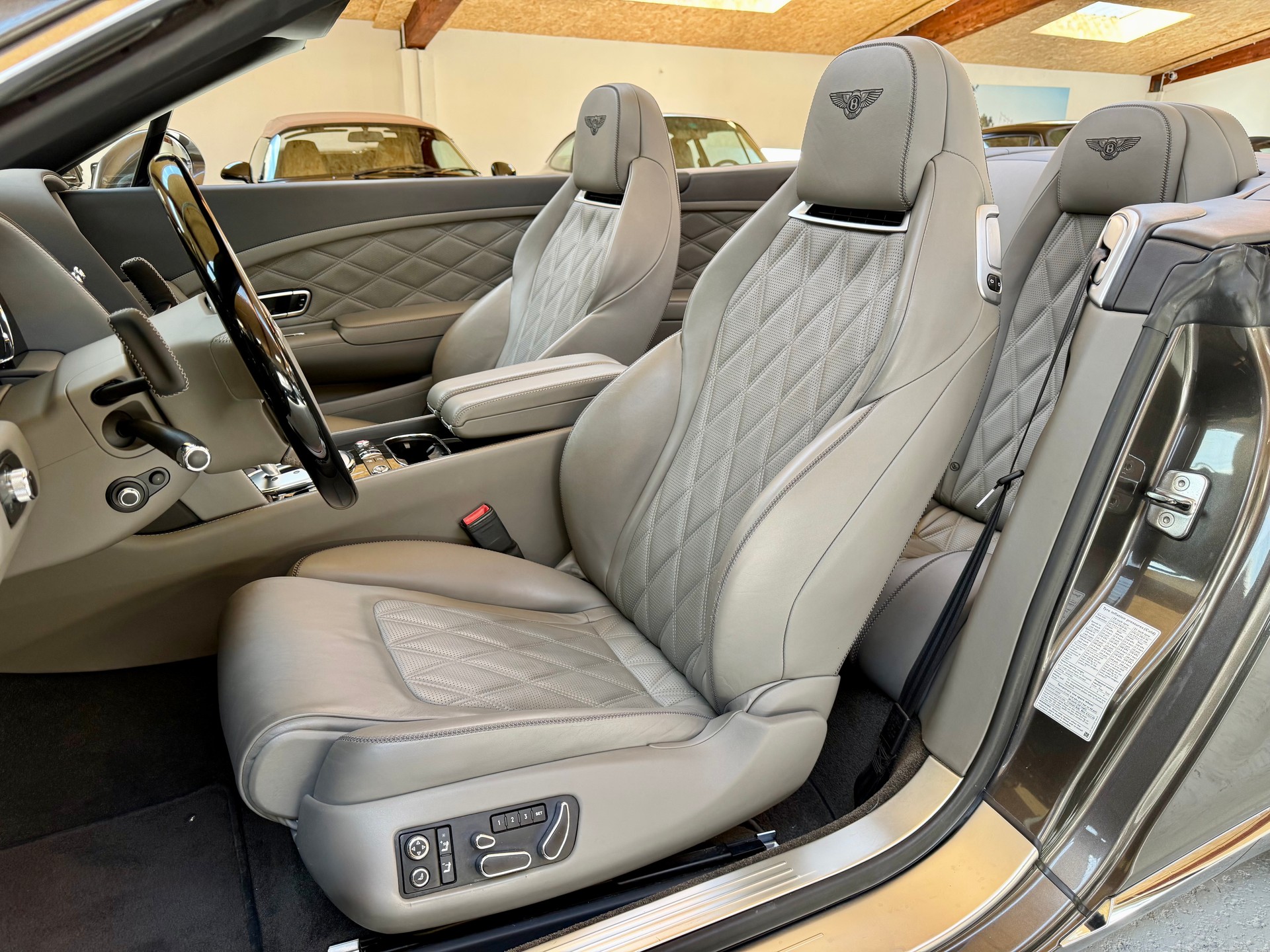 BENTLEY Continental GTC 4.0 V8-image-10