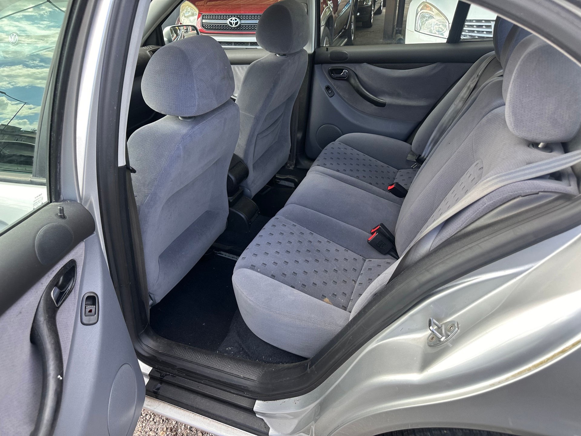 SEAT Toledo 1.8 Sport-image-11