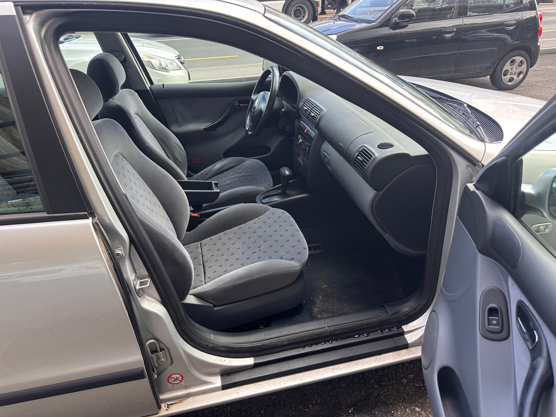 SEAT Toledo 1.8 Sport-image-9