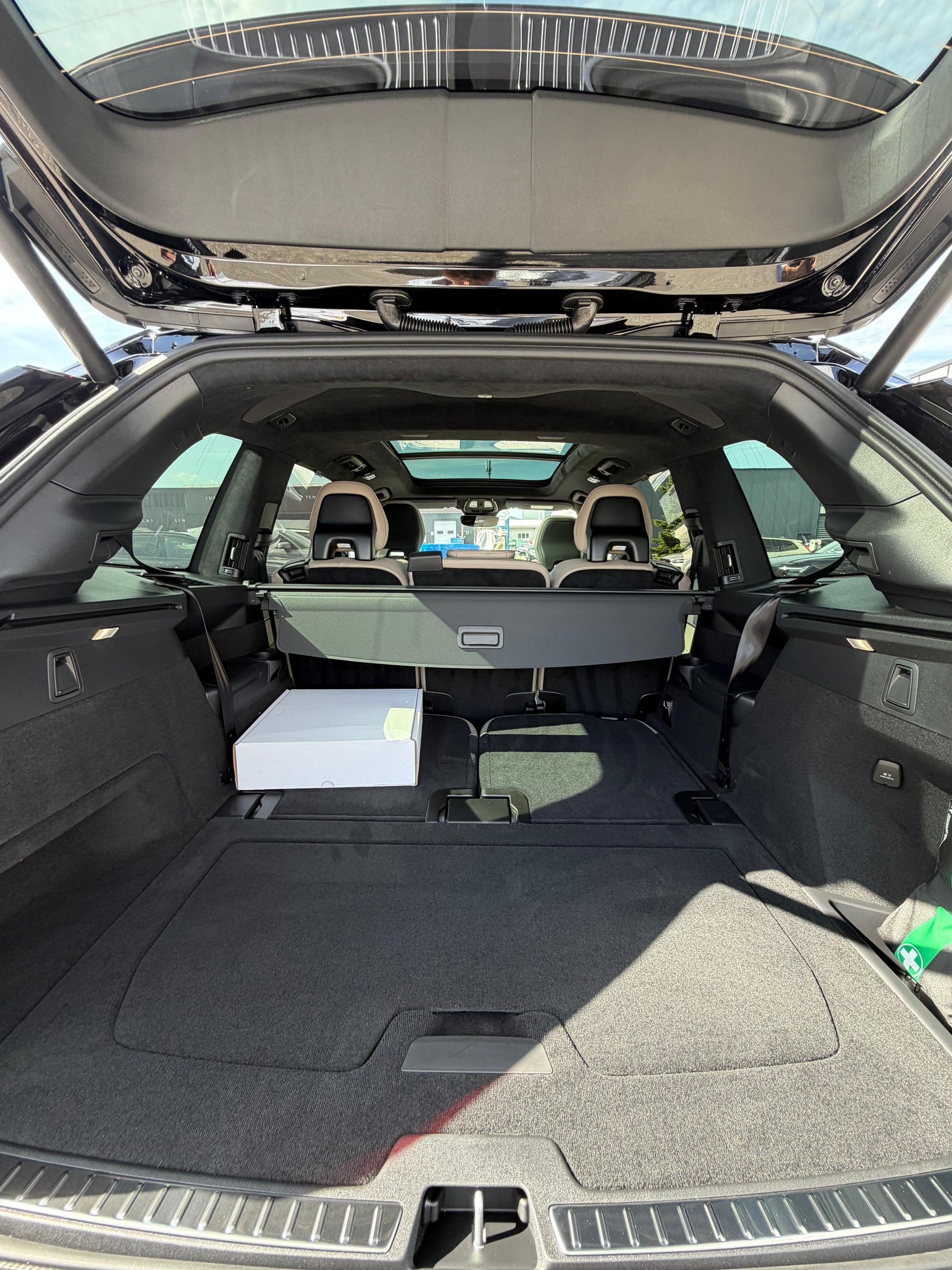 VOLVO XC90 2.0 T8 TE XCLUSIVE Edition Dark eAWD-image-19