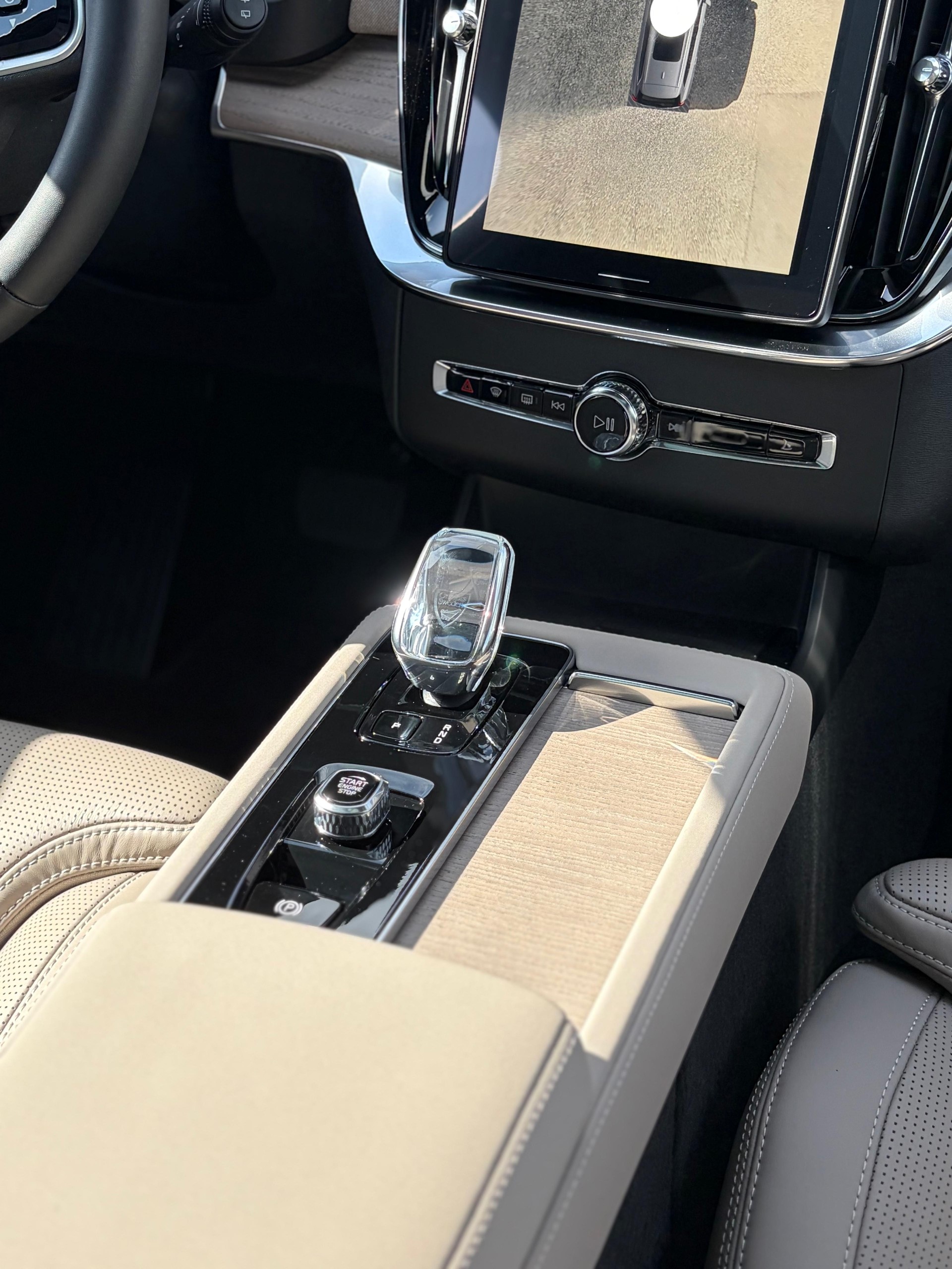 VOLVO XC90 2.0 T8 TE XCLUSIVE Edition Dark eAWD-image-9