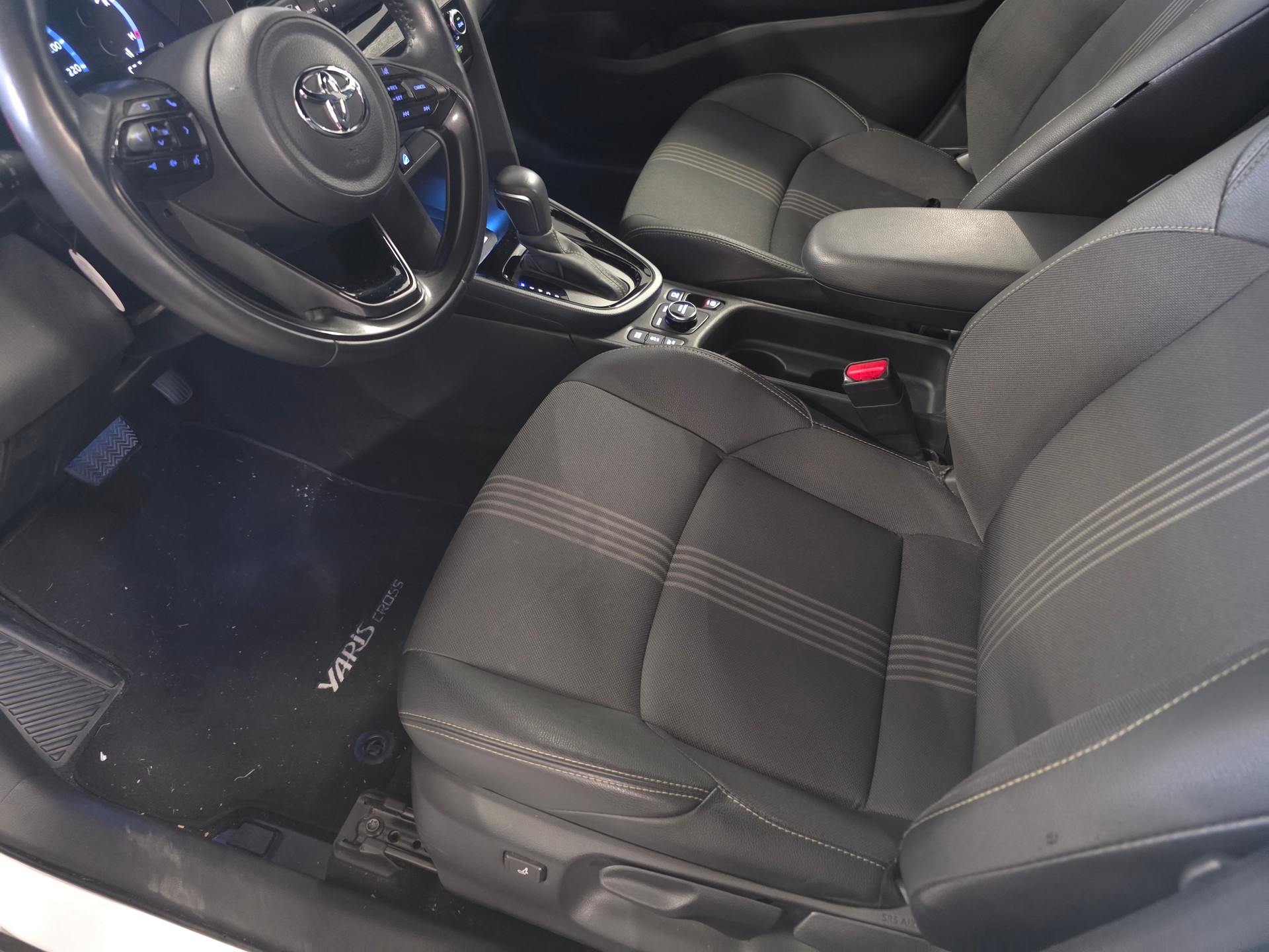 TOYOTA 1.5 VVT-i HSD Adventure AWD-i-image-0