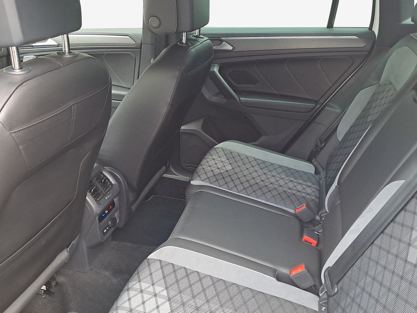 VW Tiguan 1.4TSI PHEV Selection DSG-image-12
