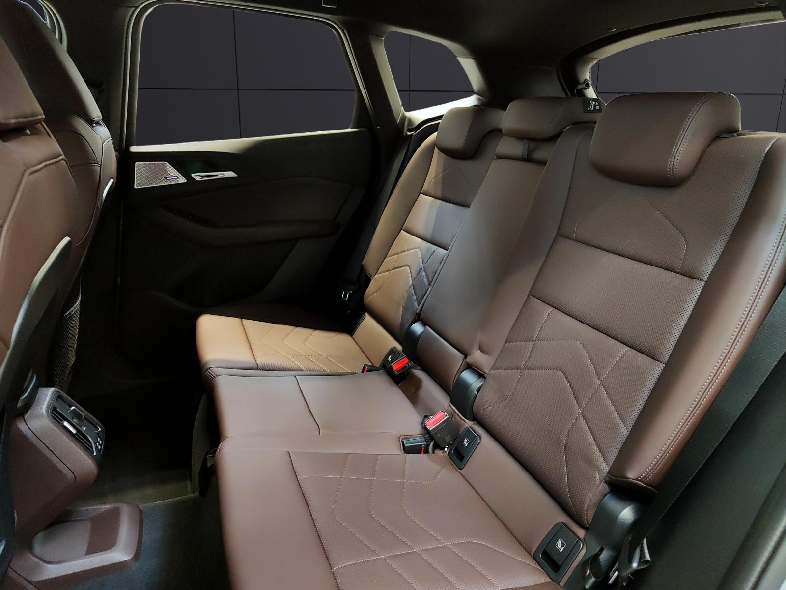 BMW 223i xDrive SDKG Active Tourer-image-16