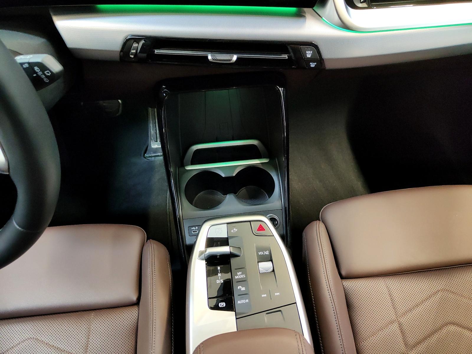 BMW 223i xDrive SDKG Active Tourer-image-12