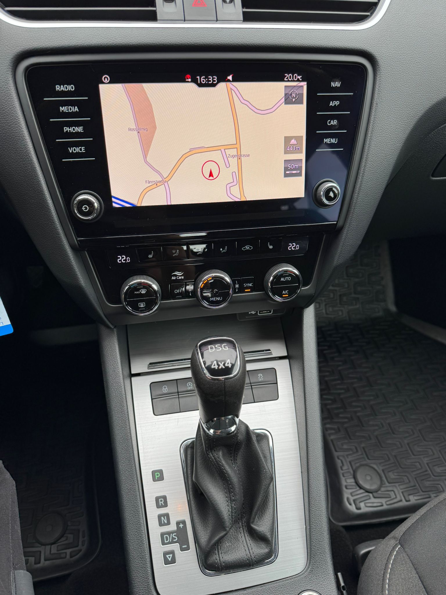 SKODA Octavia Combi 2.0 TDI Style 4x4 DSG-image-11