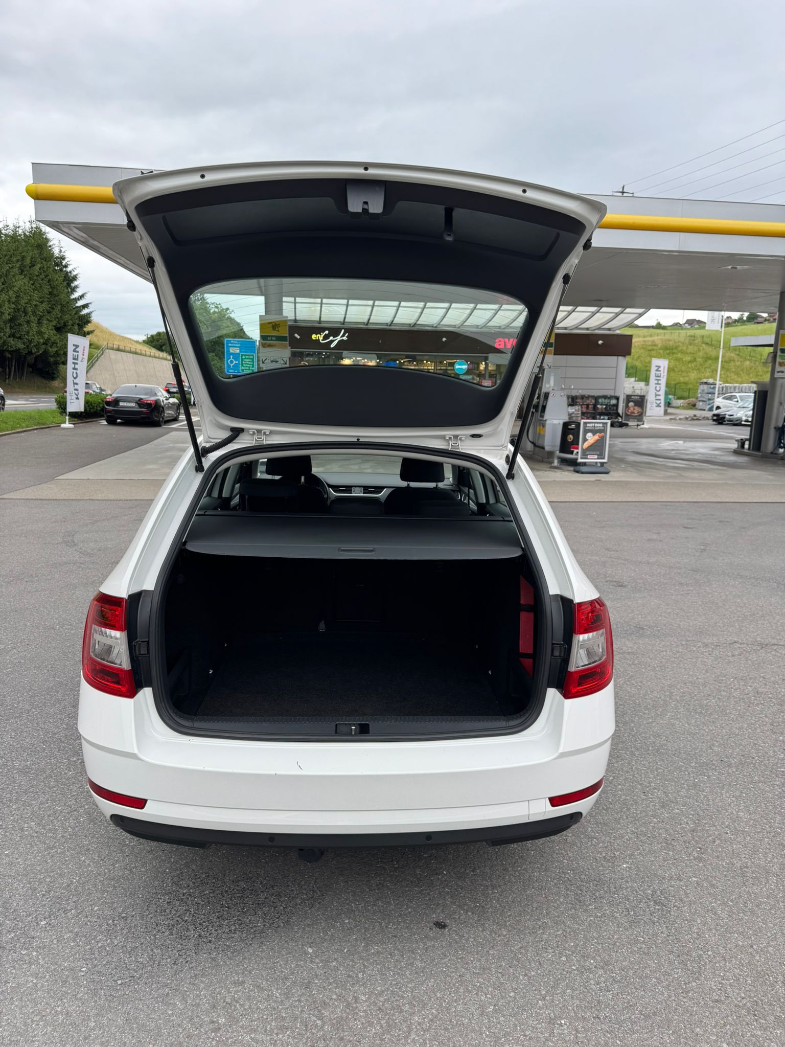 SKODA Octavia Combi 2.0 TDI Style 4x4 DSG-image-12