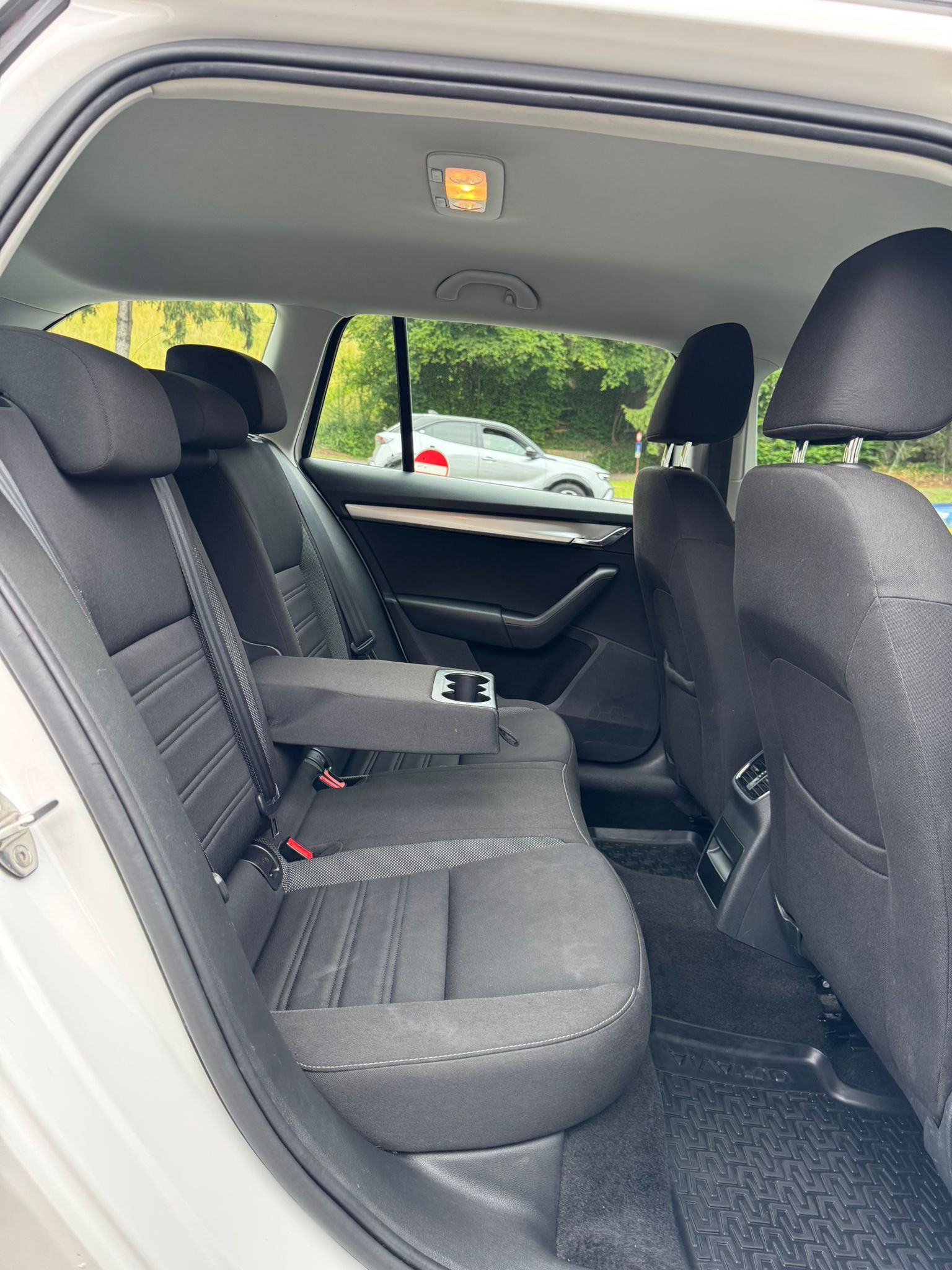 SKODA Octavia Combi 2.0 TDI Style 4x4 DSG-image-10